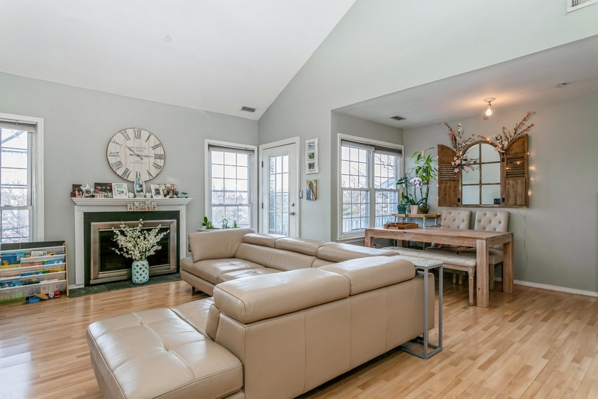 27 Regency Cir