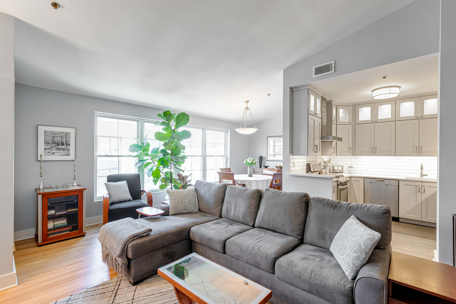 1034 Clinton Street, #404