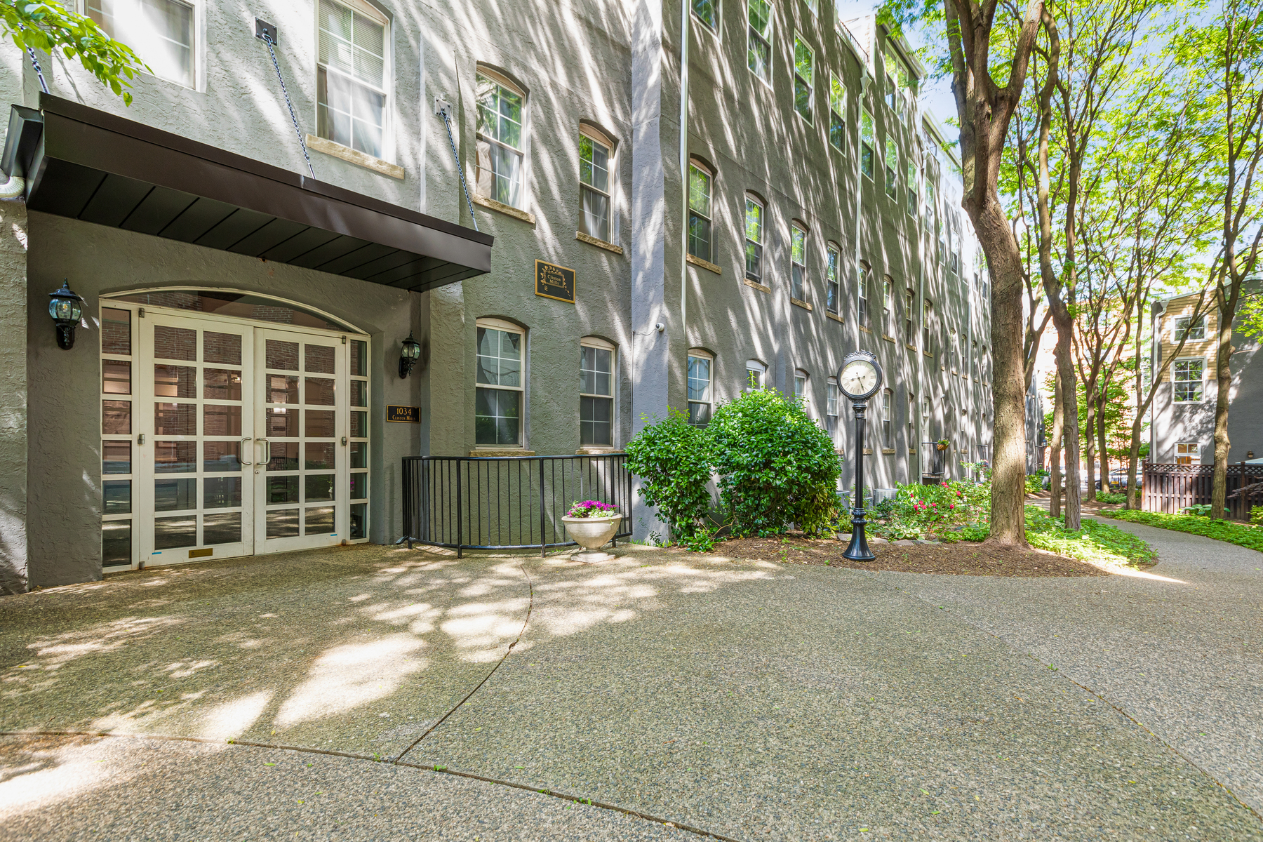 1034 Clinton Street, #404