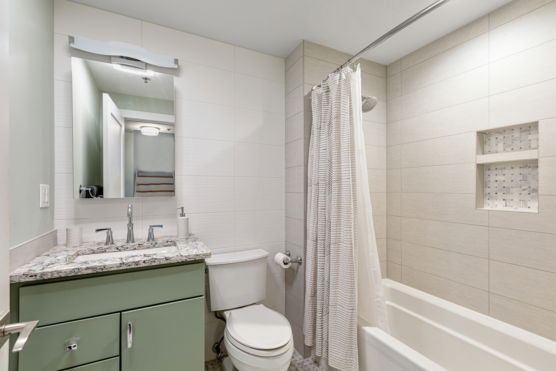 1034 Clinton Street, #404