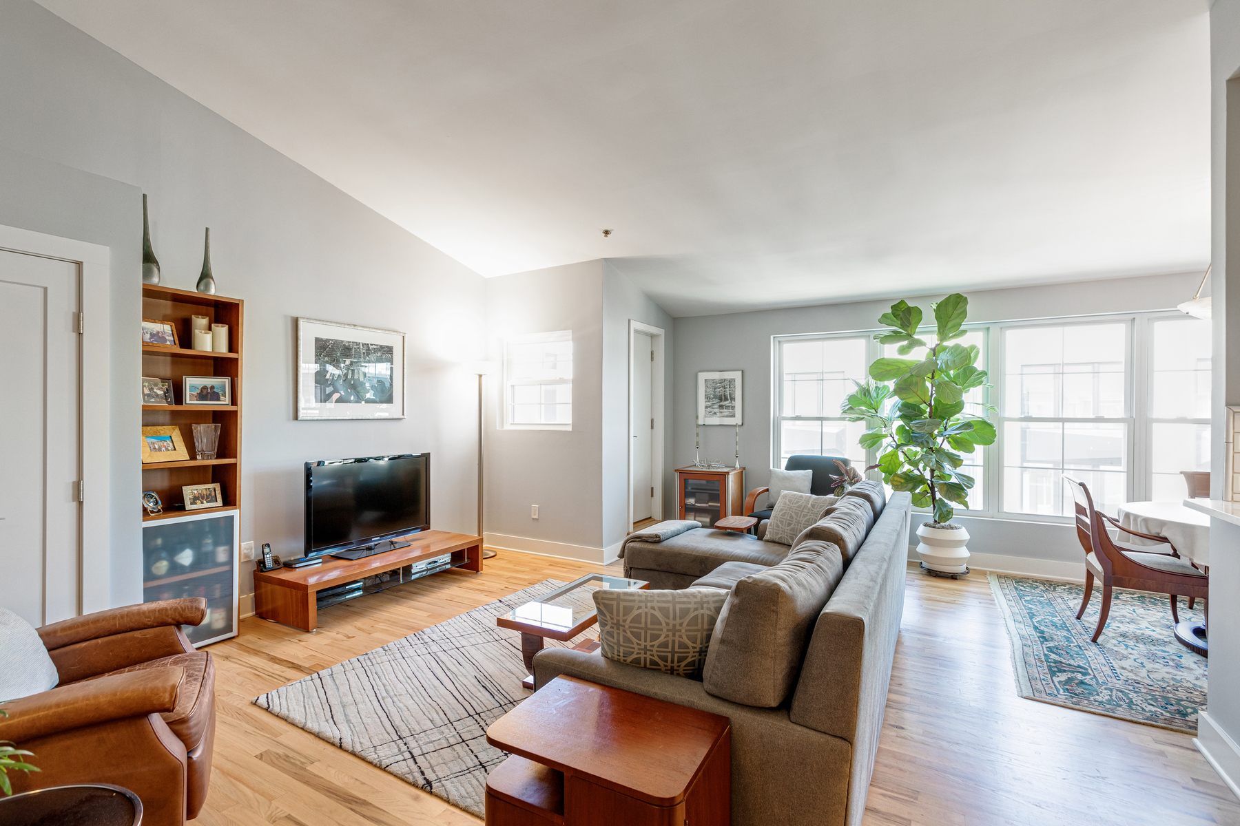 1034 Clinton Street, #404