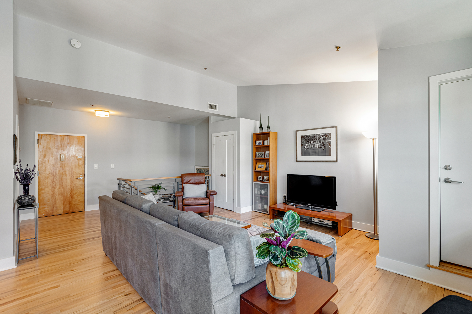 1034 Clinton Street, #404
