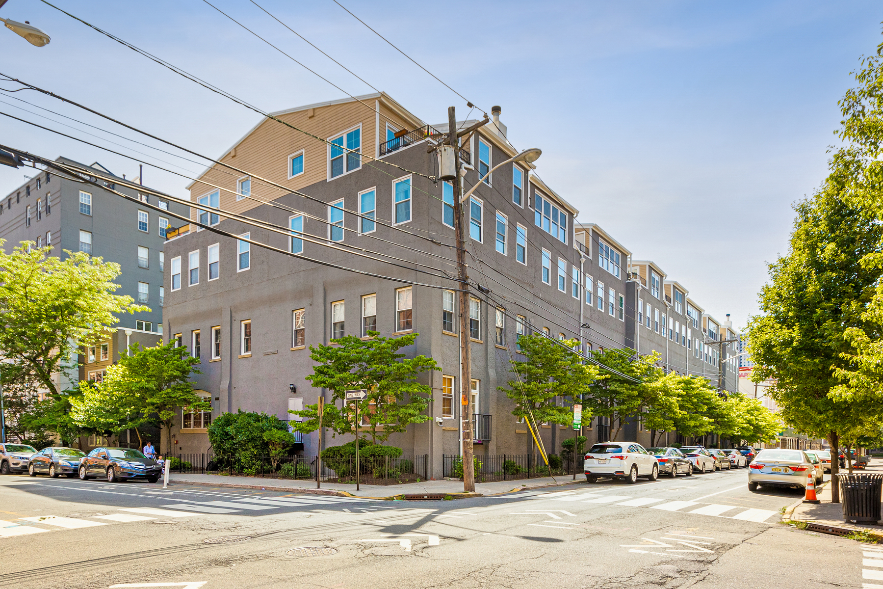 1034 Clinton Street, #404