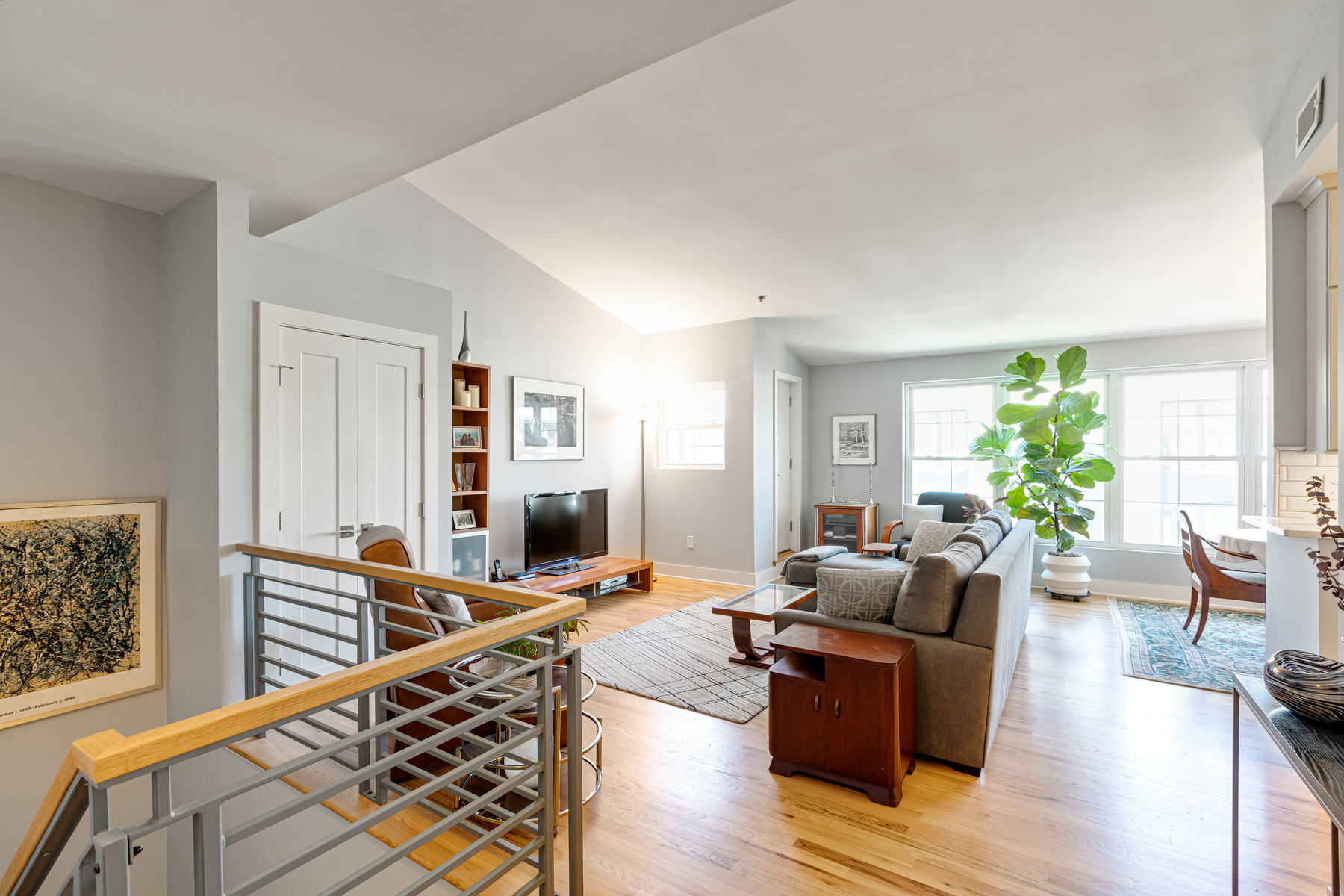 1034 Clinton Street, #404