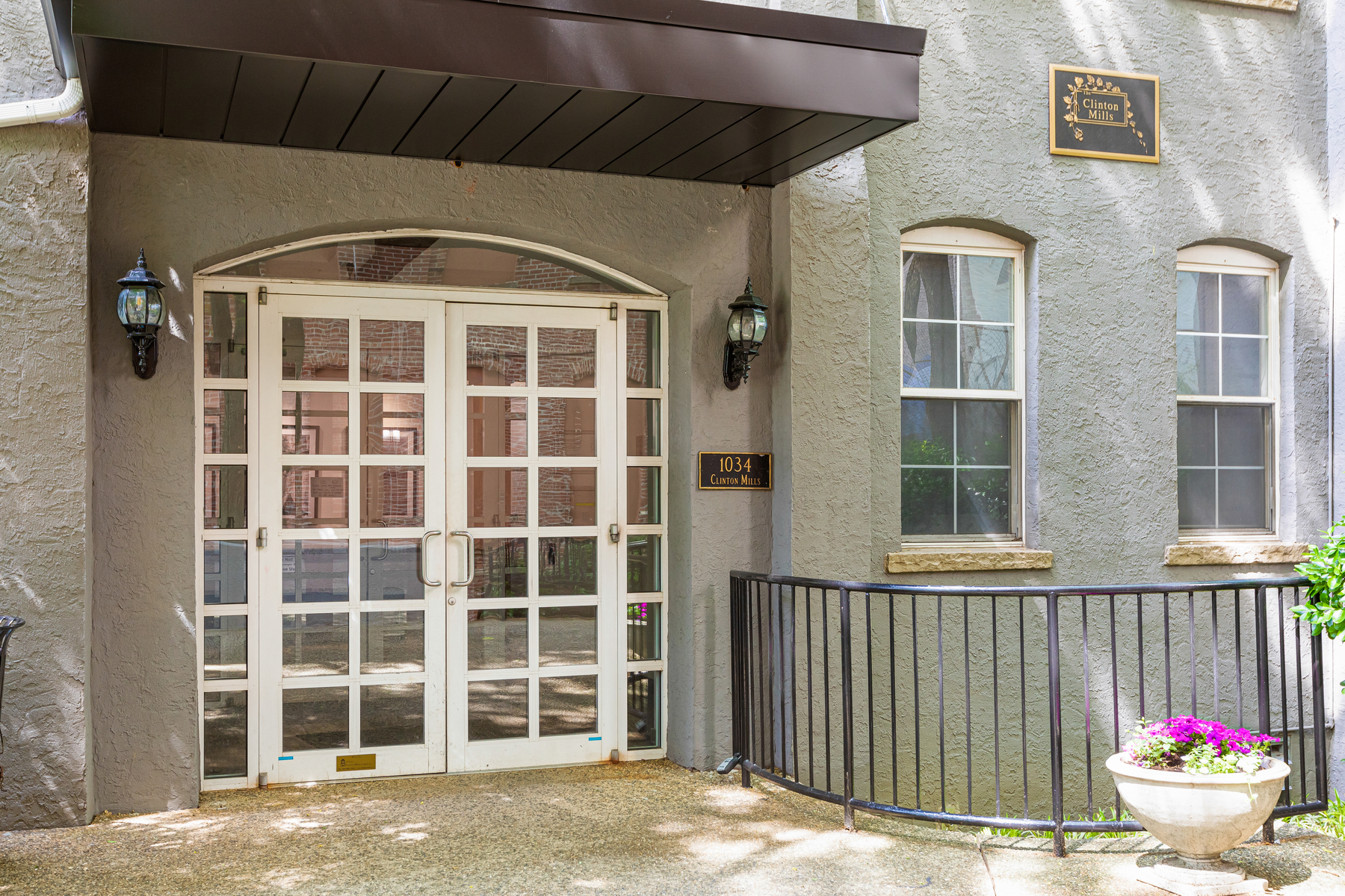 1034 Clinton Street, #404