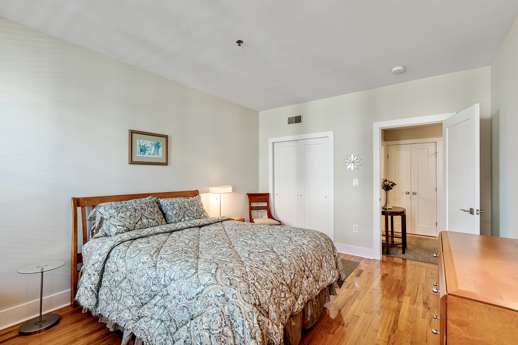 1034 Clinton Street, #404