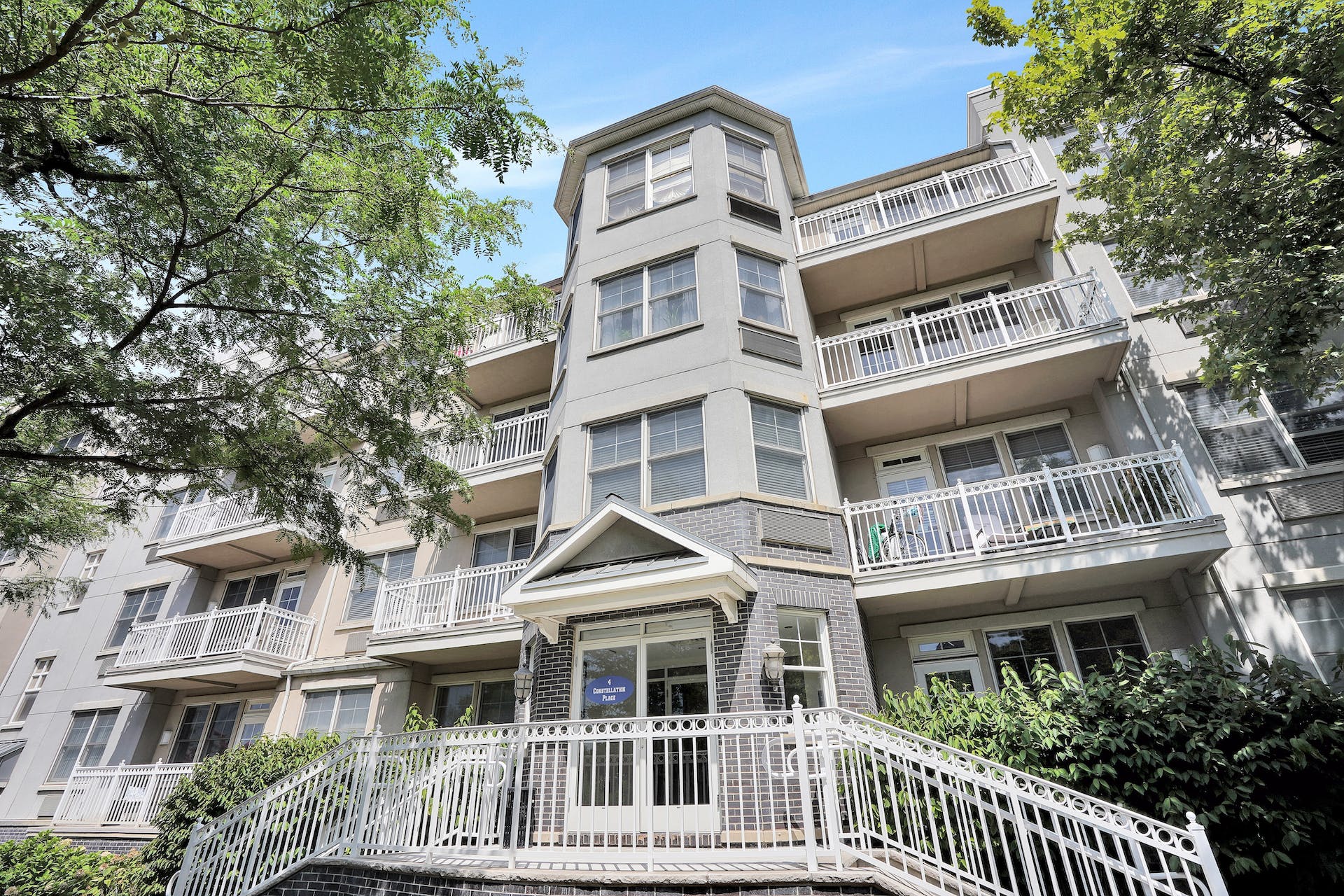 4 Constellation Place, #404