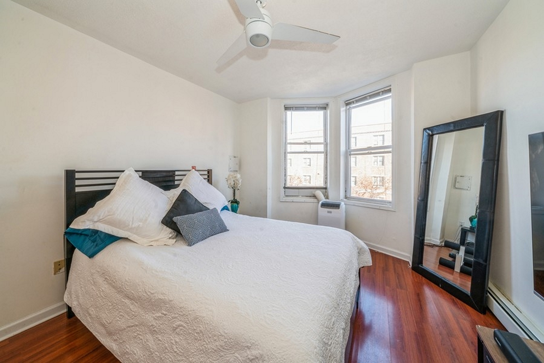811 Montgomery Street, #2L