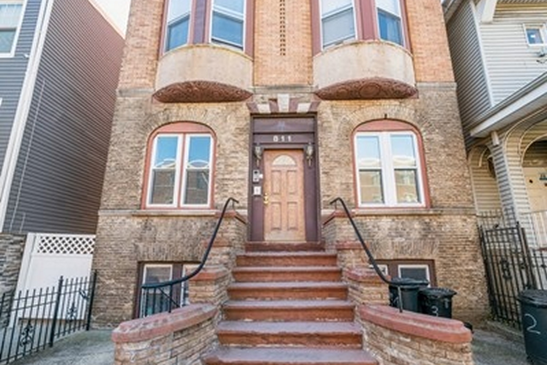 811 Montgomery Street, #2L
