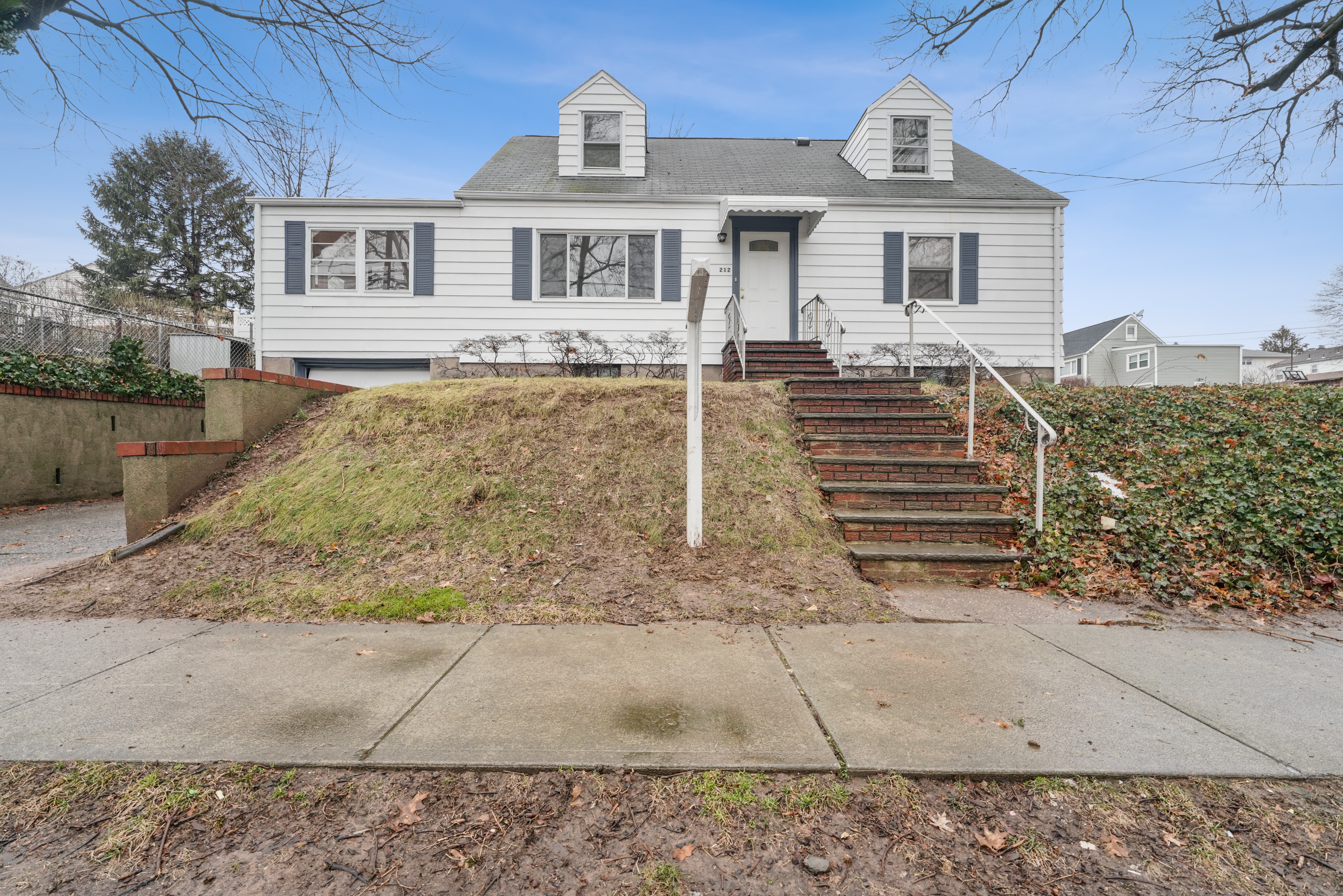 212  Maplewood Ave
