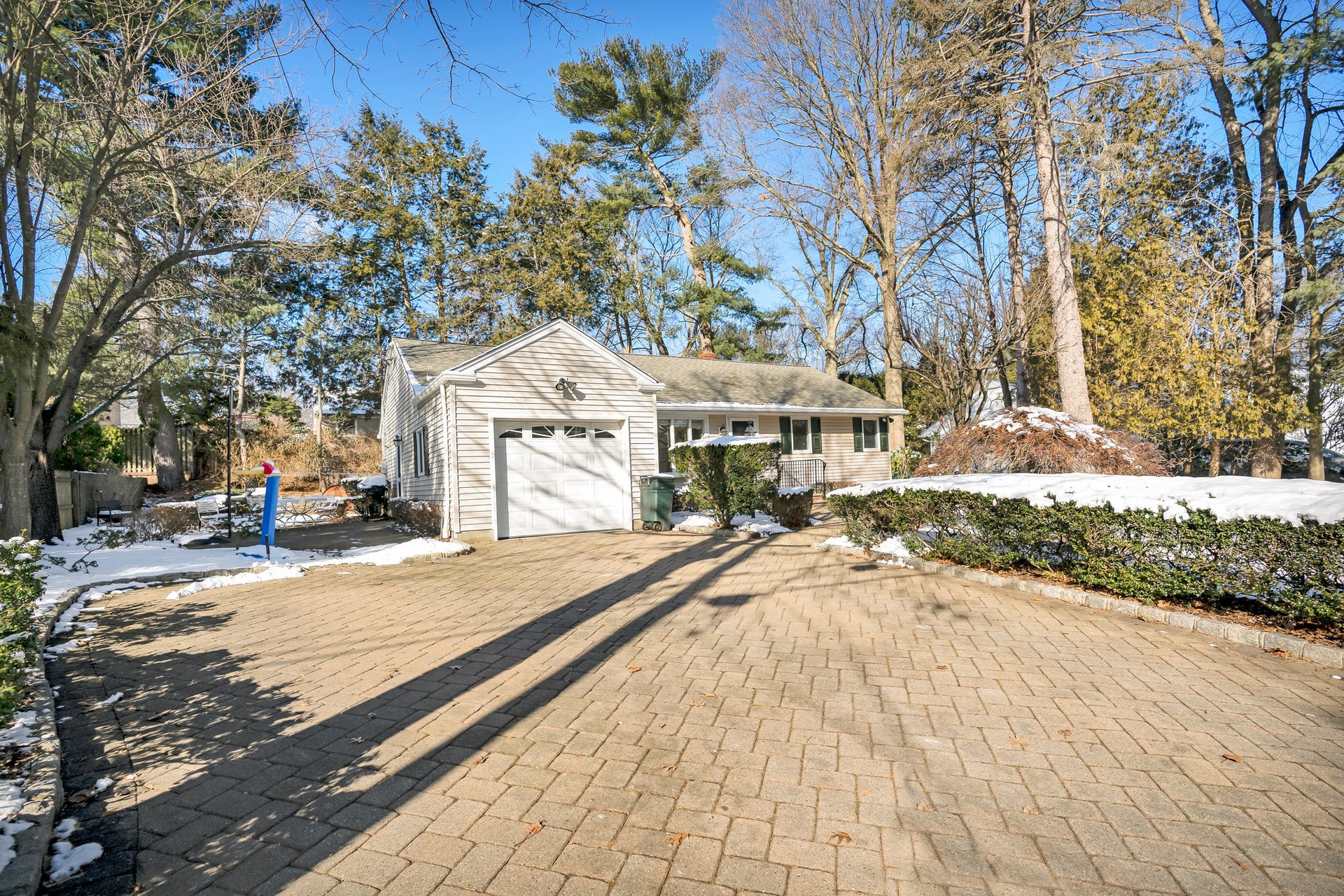 23 Holly Ln