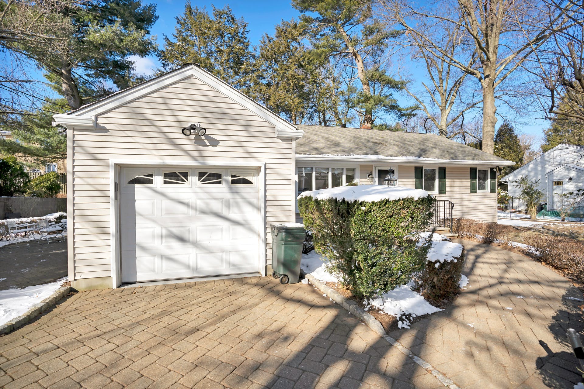 23 Holly Ln