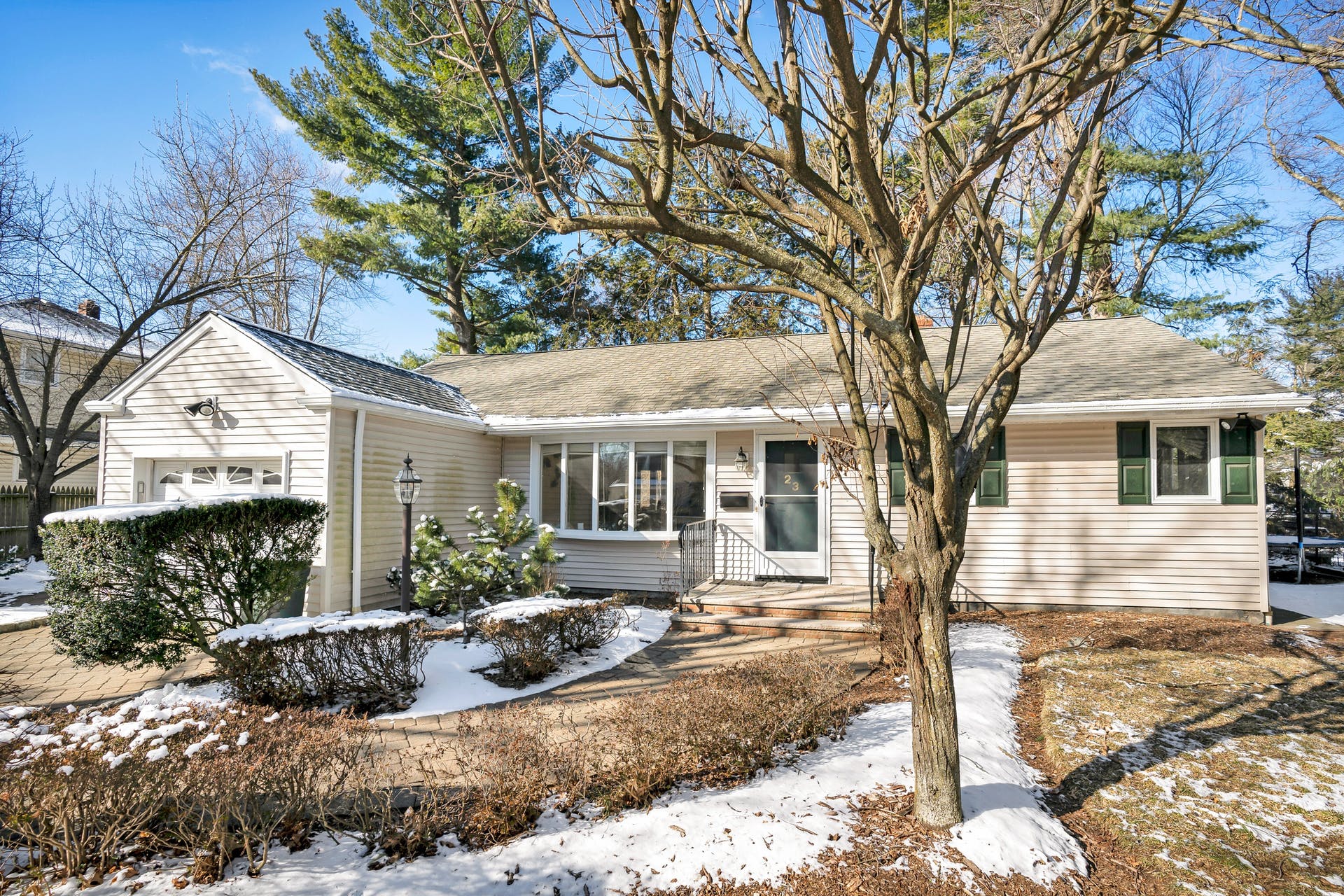 23 Holly Ln