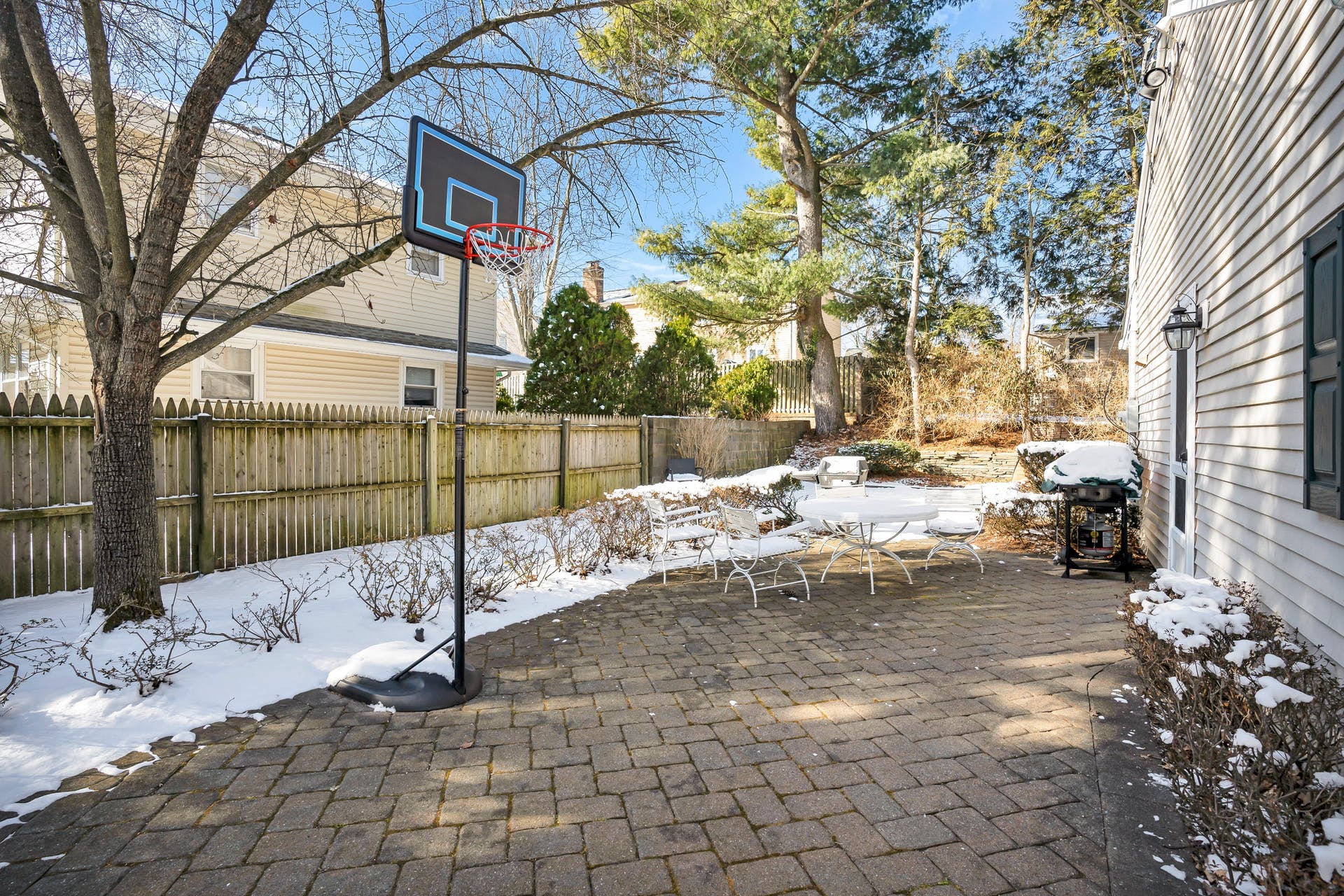 23 Holly Ln