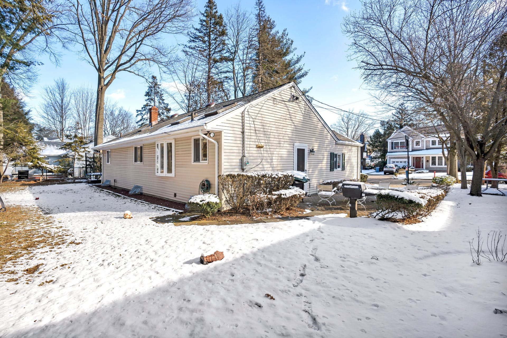23 Holly Ln