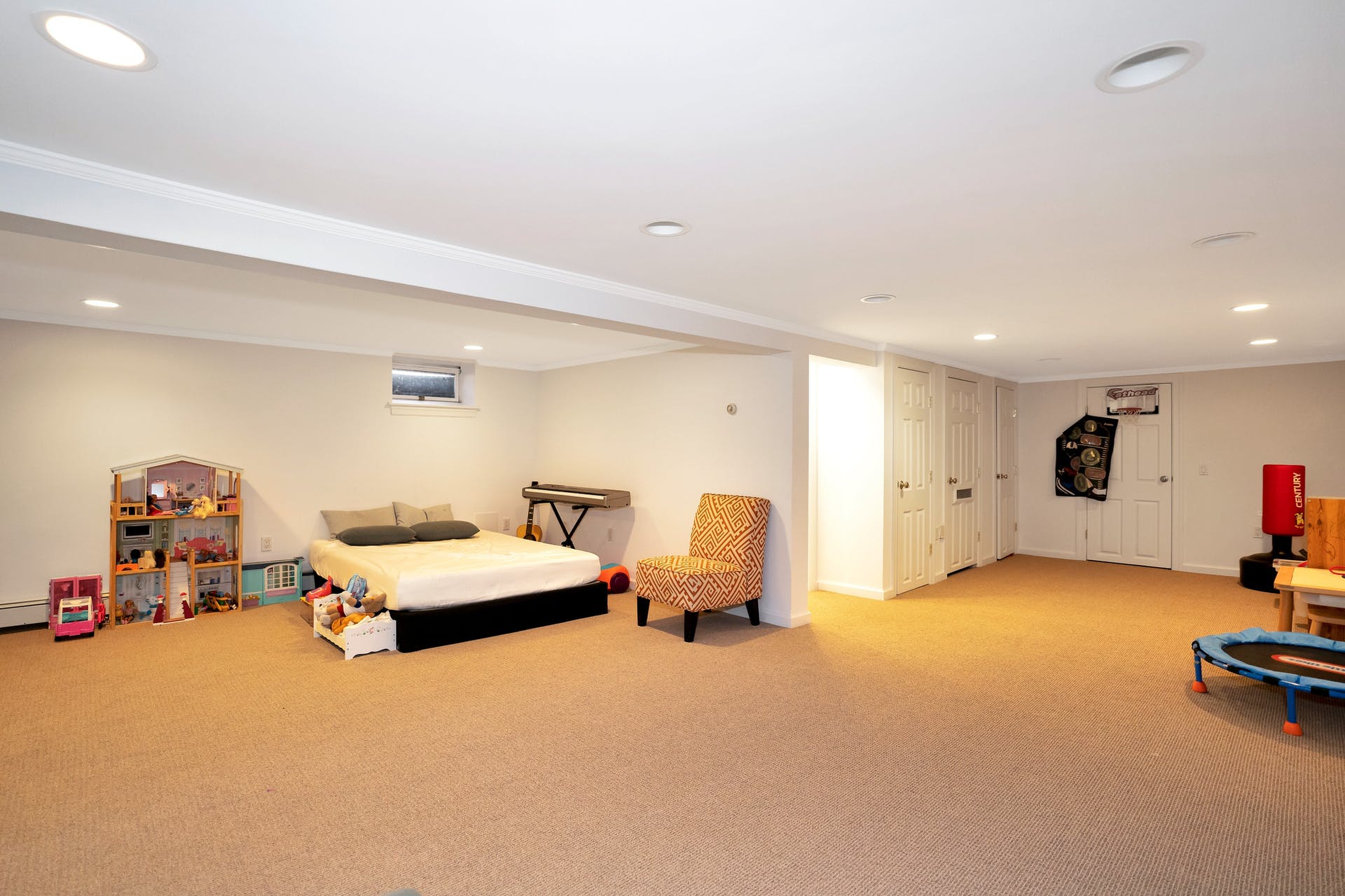 23 Holly Ln
