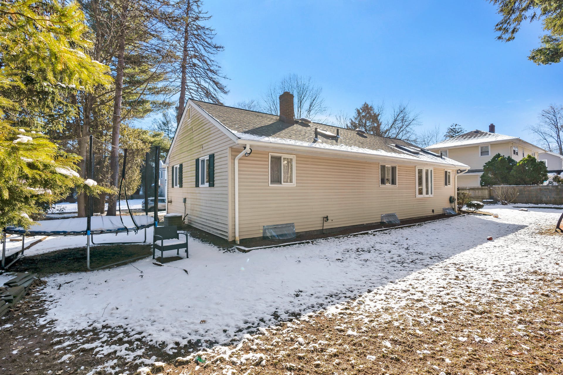 23 Holly Ln