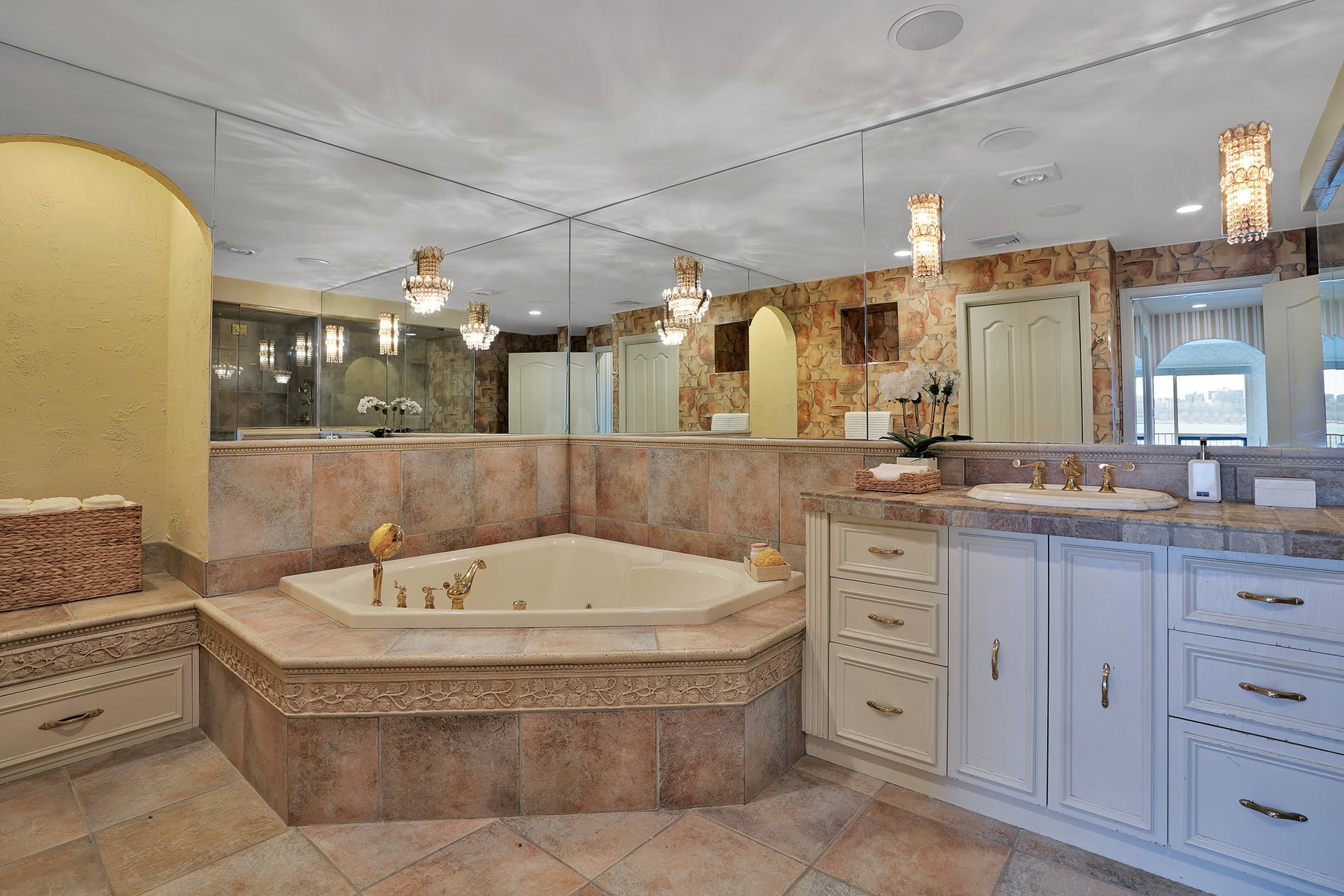 1225 River Rd. 5C