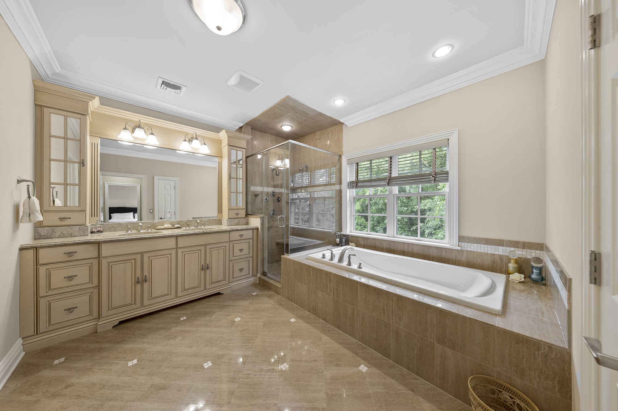 308 Heights Ln