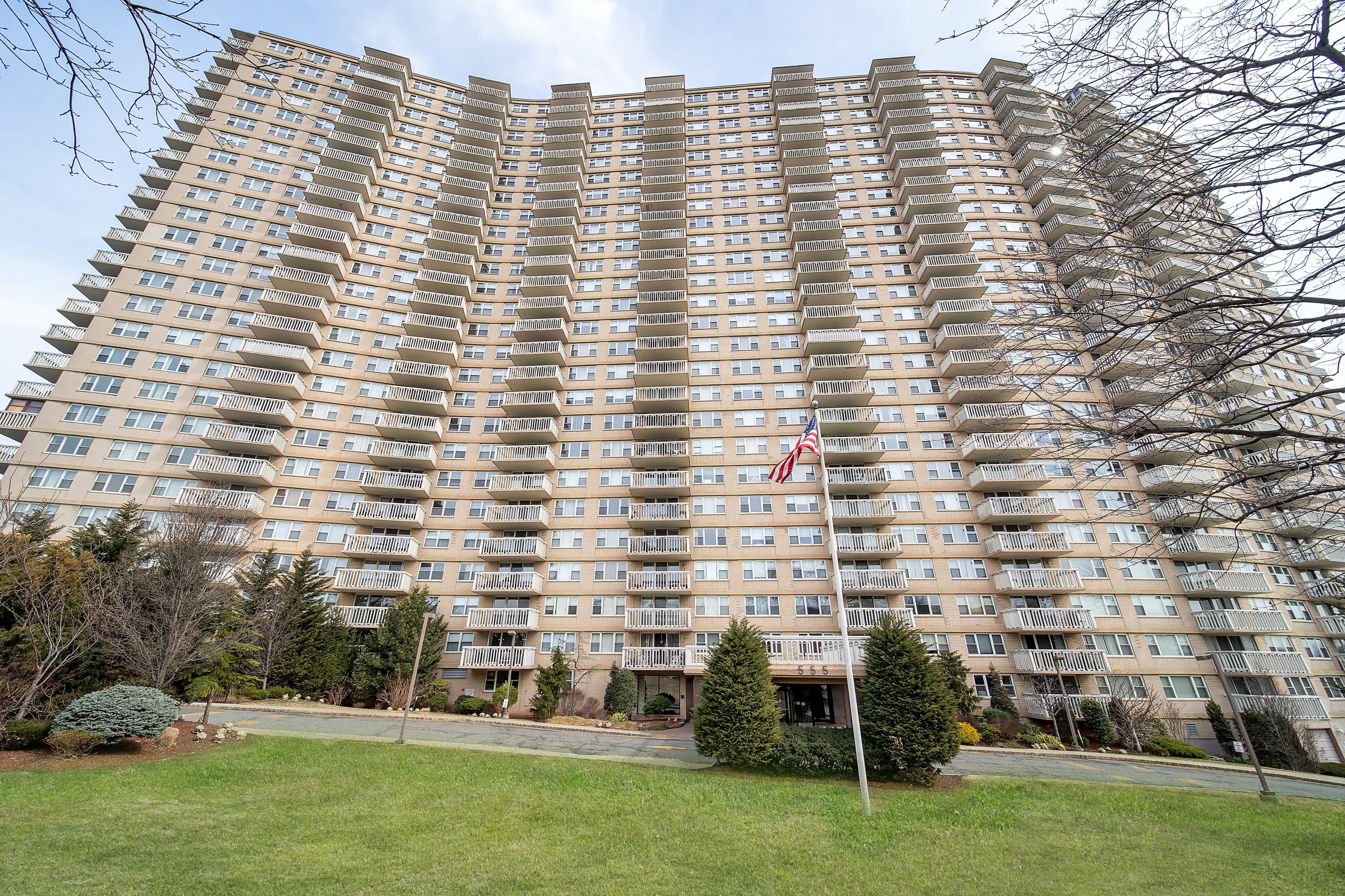 555 North Avenue #21N Mediterranean West