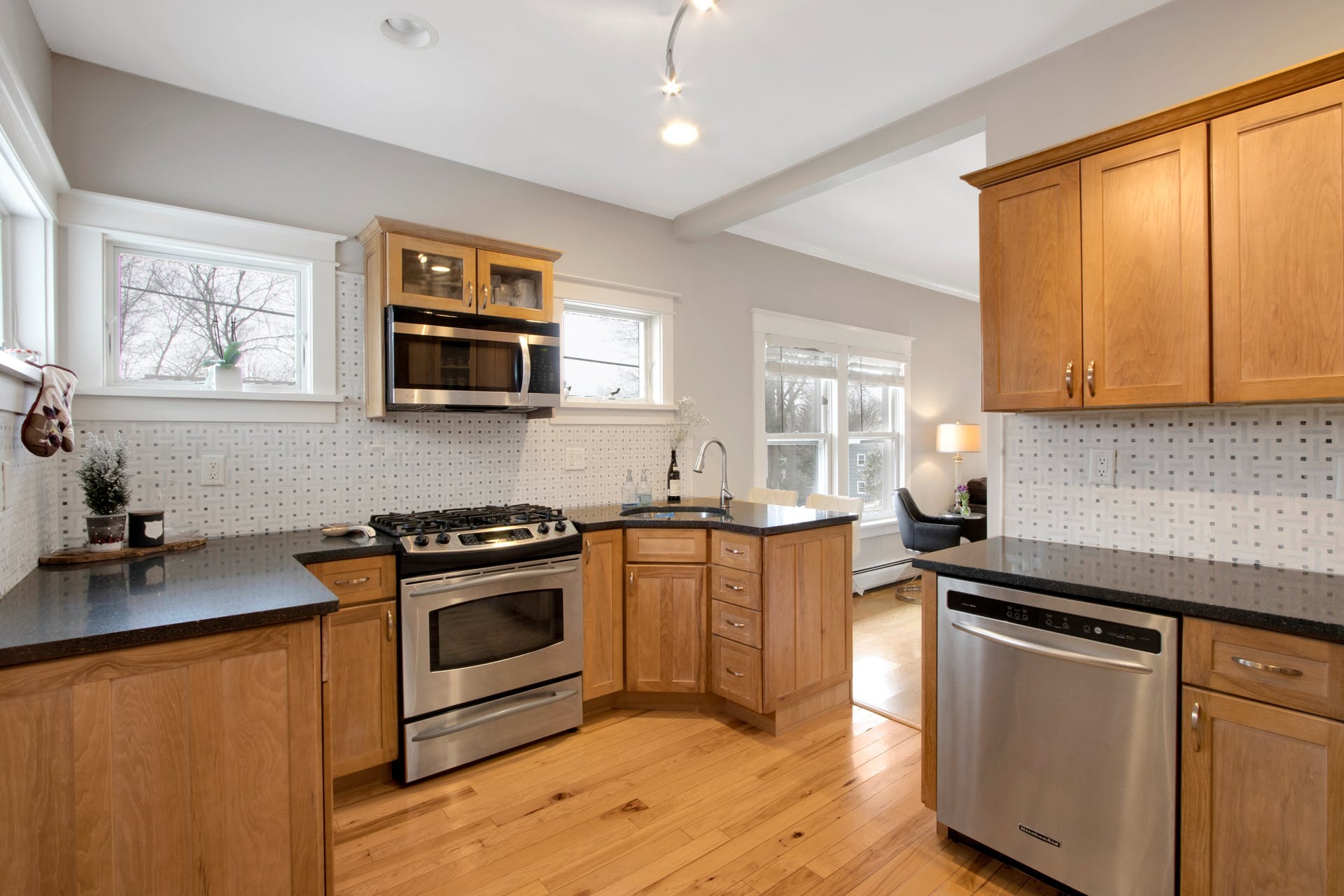 36 Ralph Ave