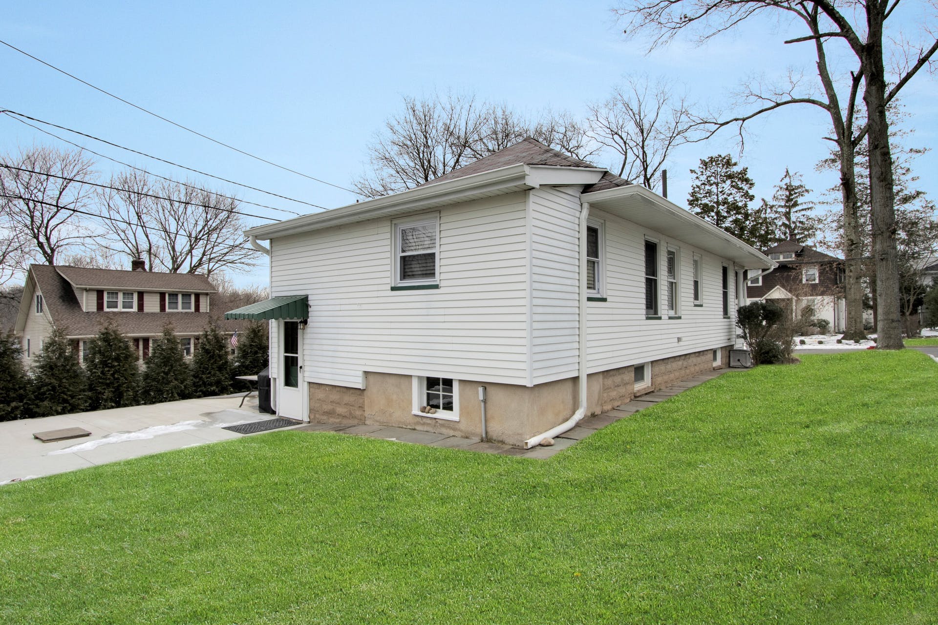36 Ralph Ave