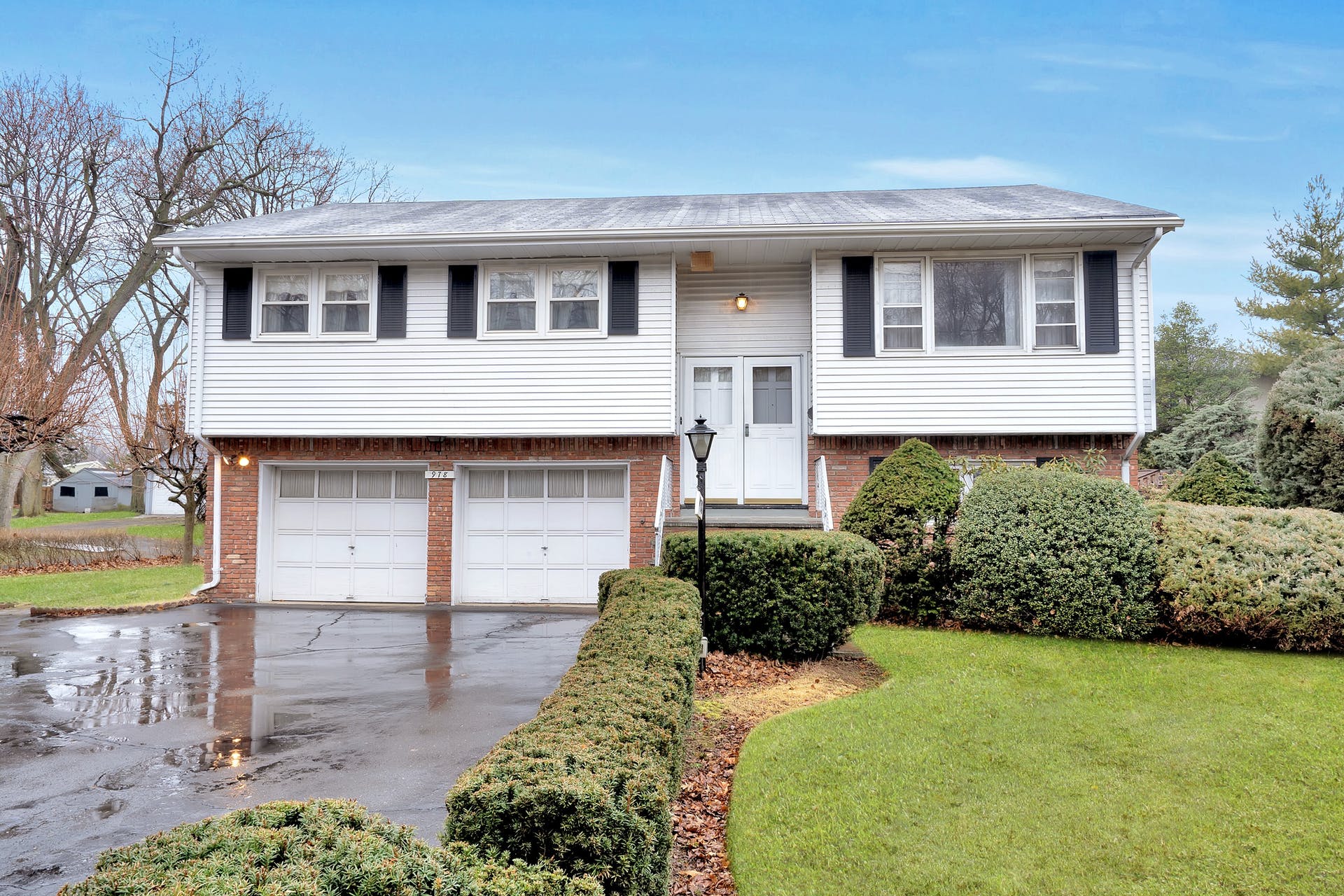 978 River Road