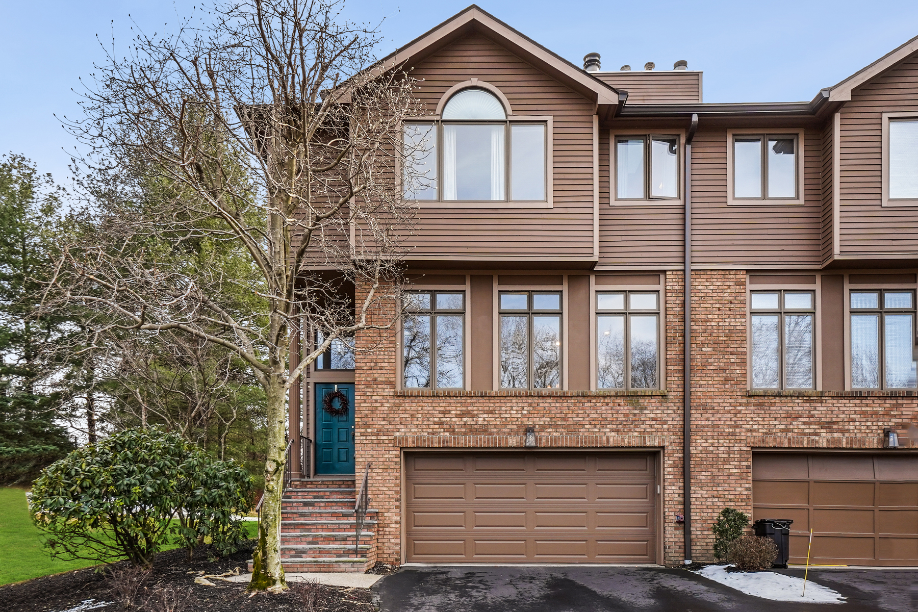 42 Lakeview Drive