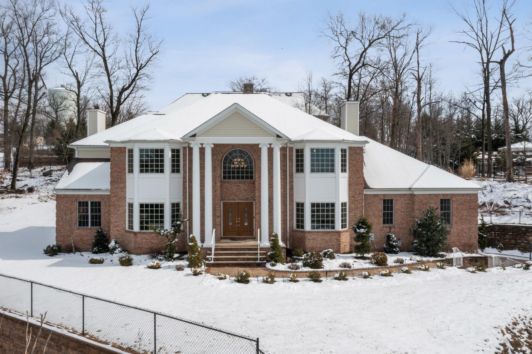 5 Ledgewood Drive
