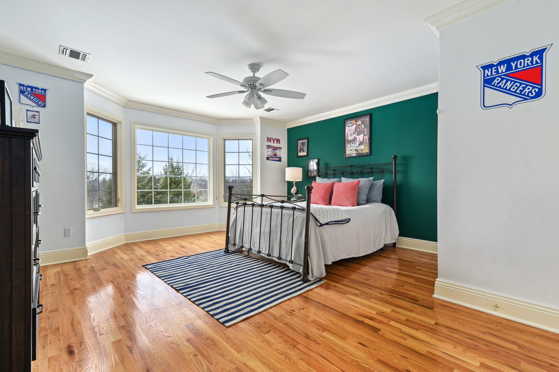 5 Ledgewood Drive