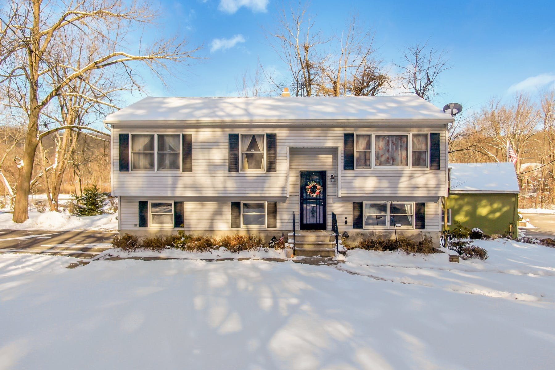 141 E. Lakeside Drive