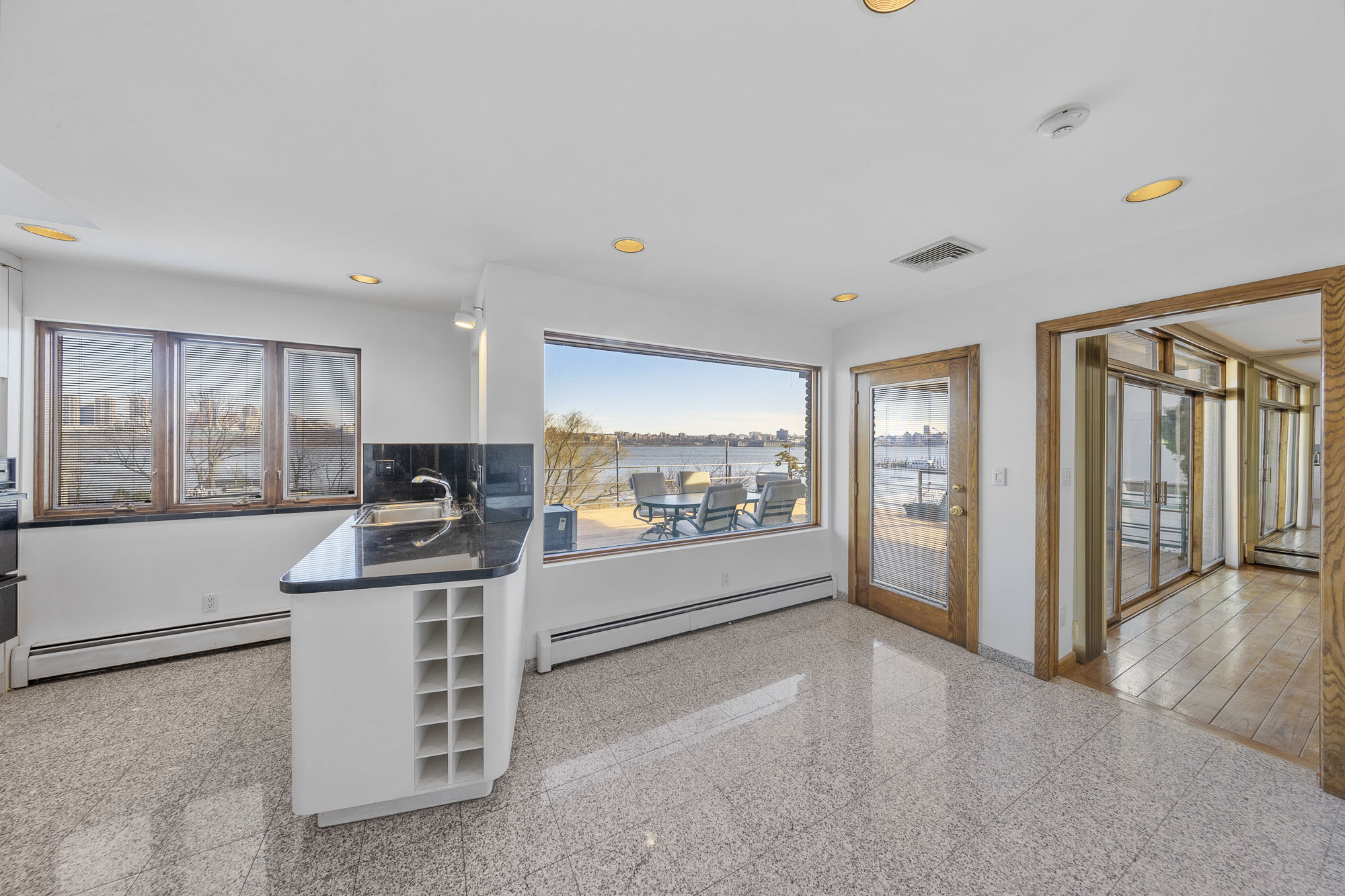 16 Vista Ln