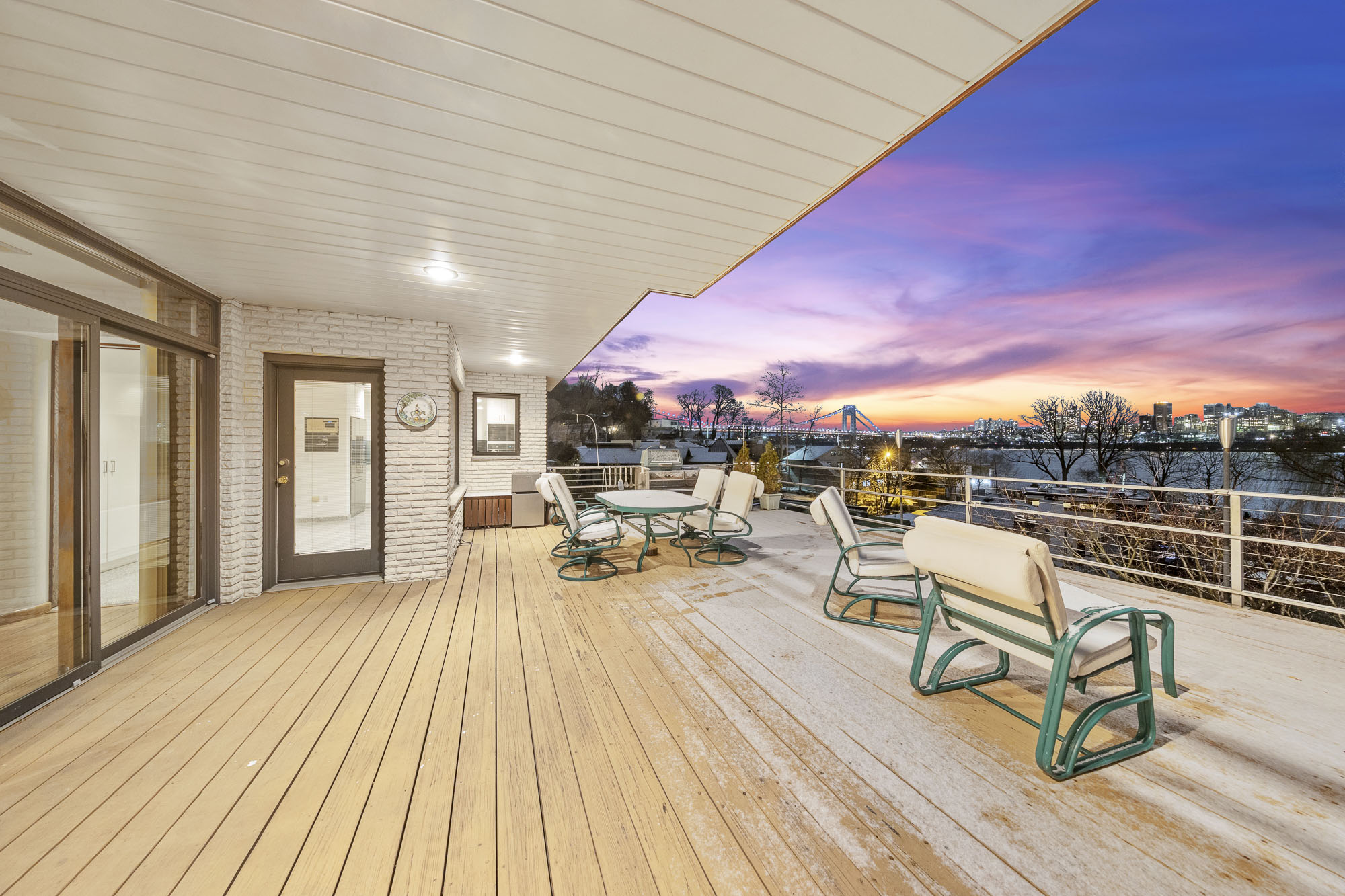 16 Vista Ln