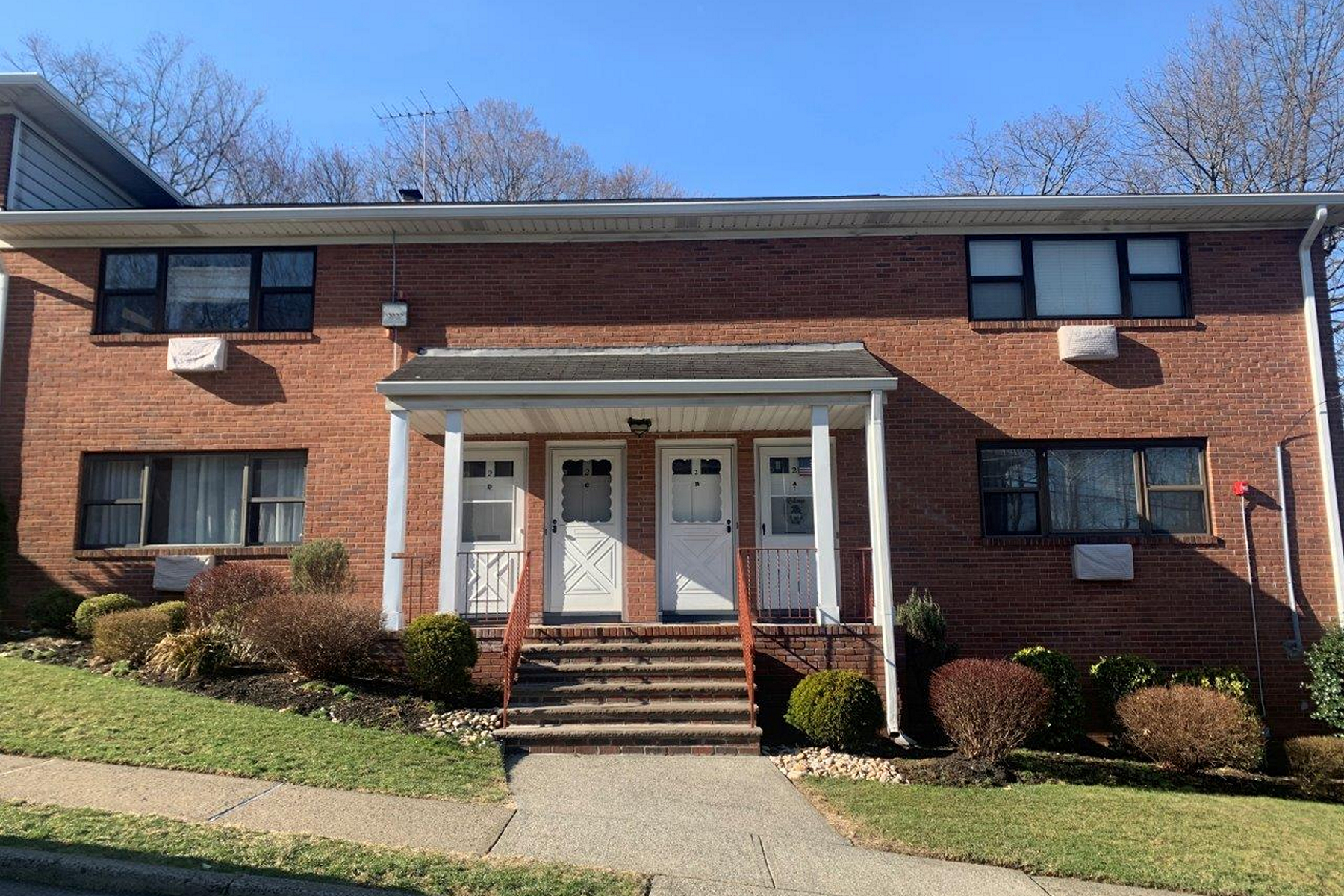 2 Colonial Dr D