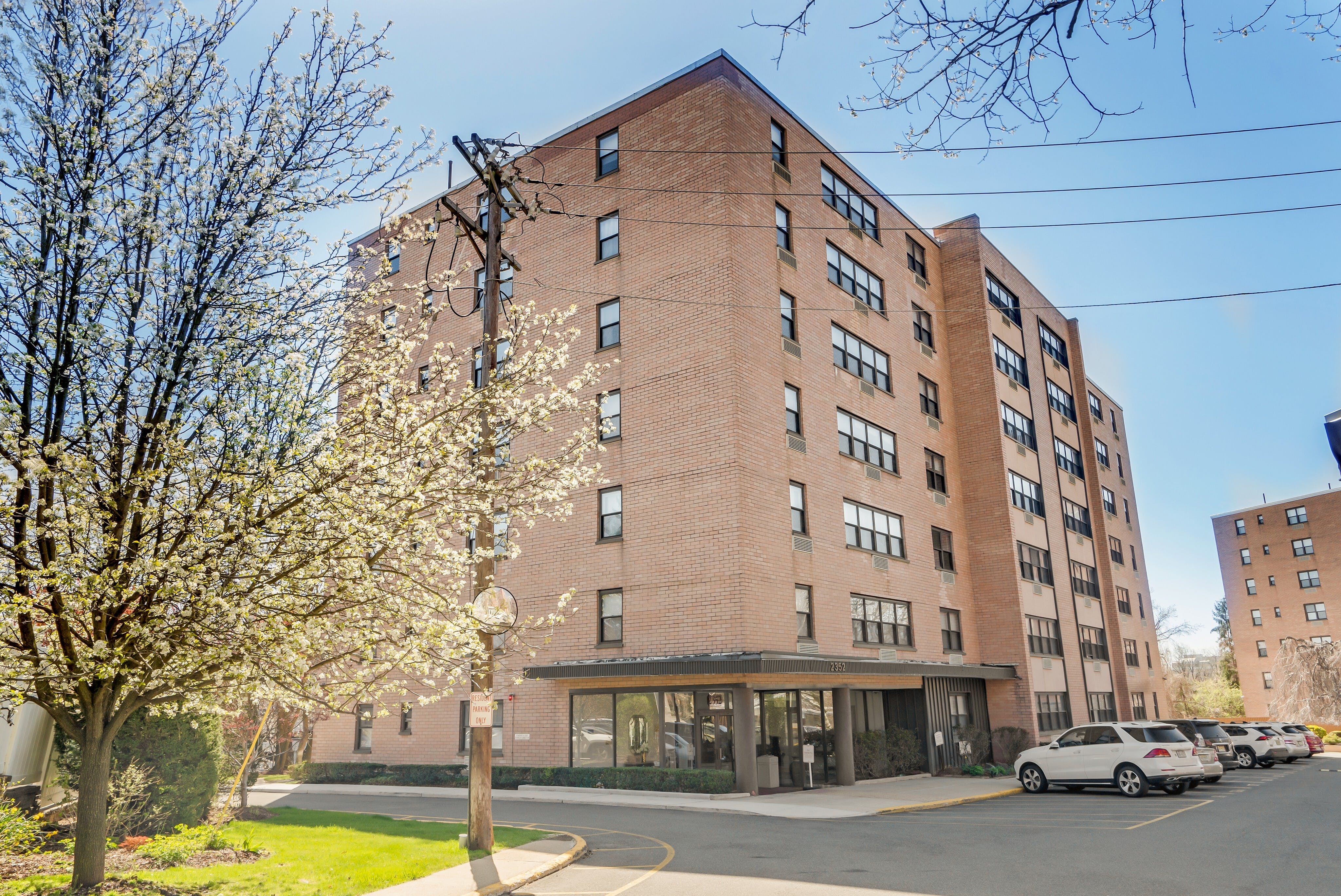 2352  Linwood Avenue Apt 7C