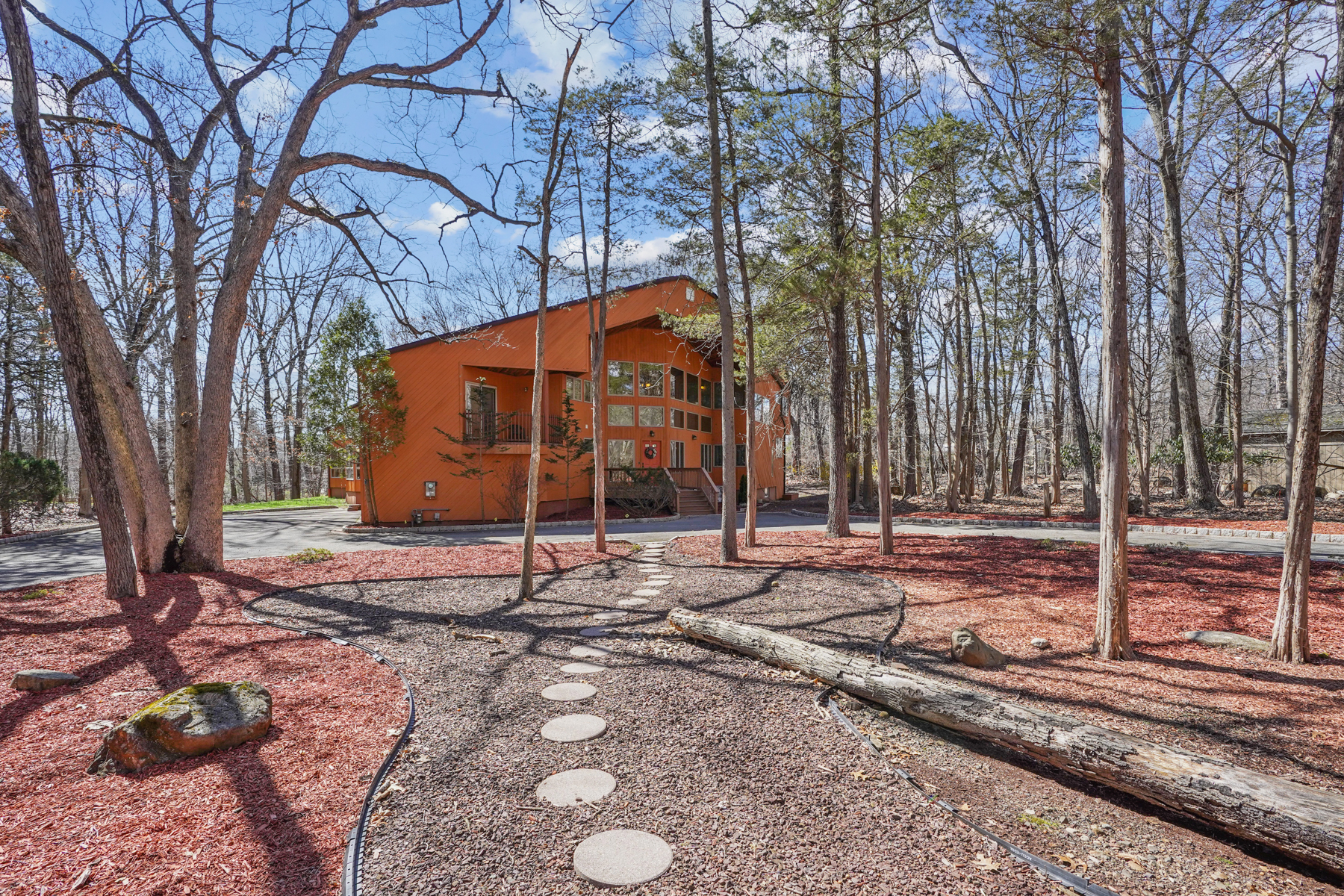 821 Lenel Lane