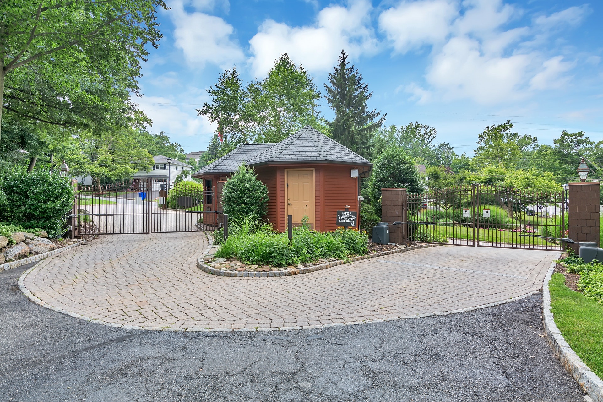 51 Hidden Ledge Rd