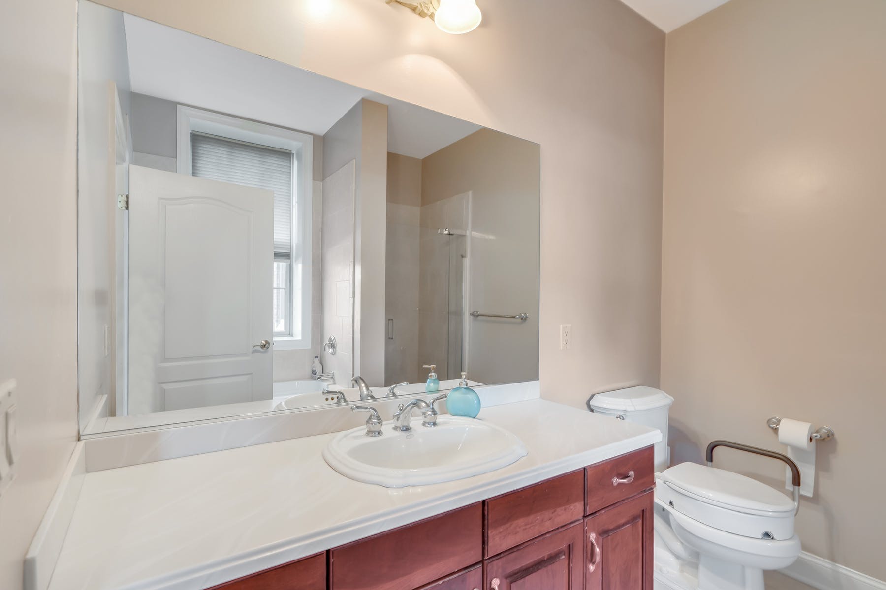 5204 Rio Vista Dr