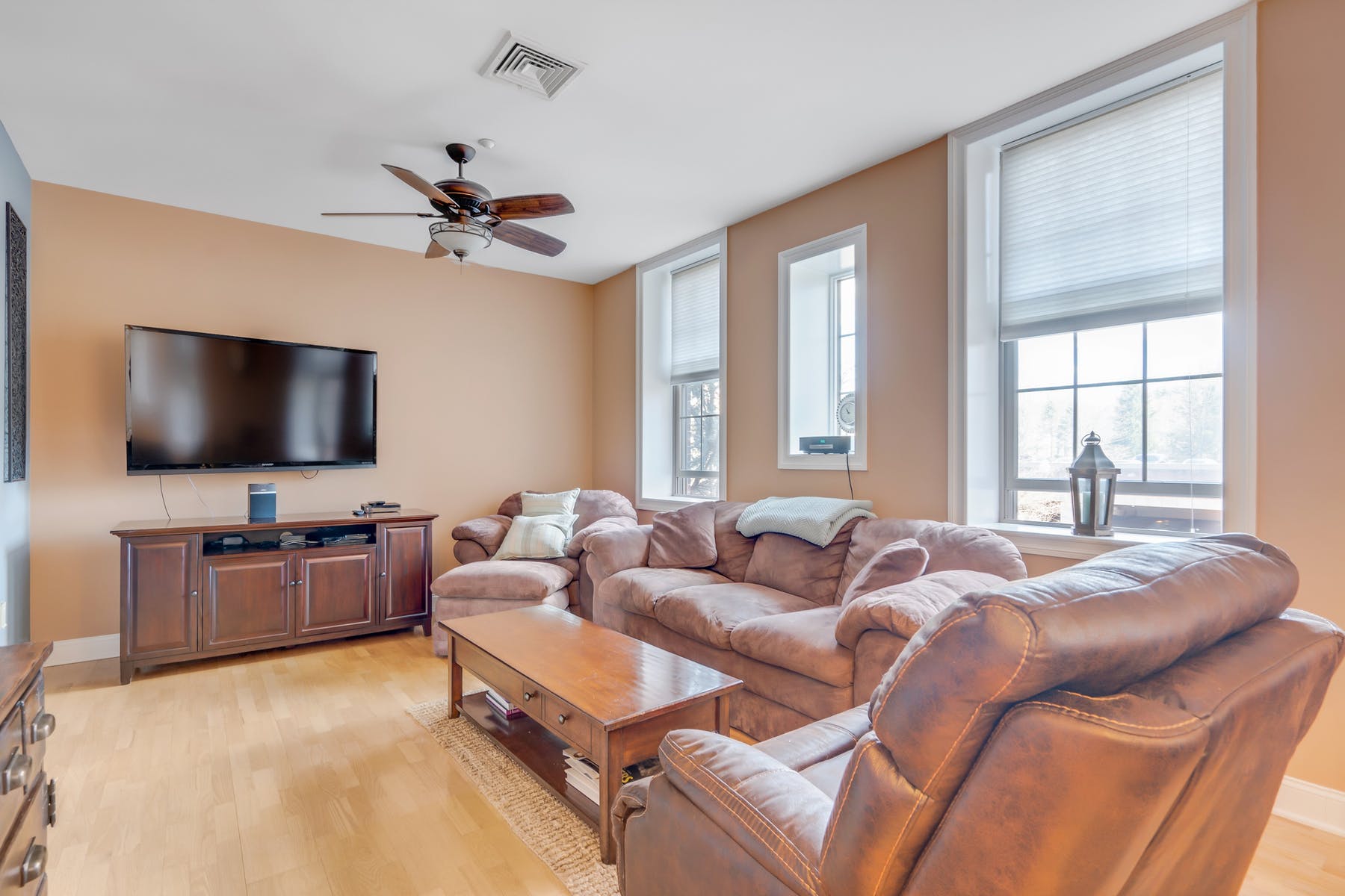 5204 Rio Vista Dr