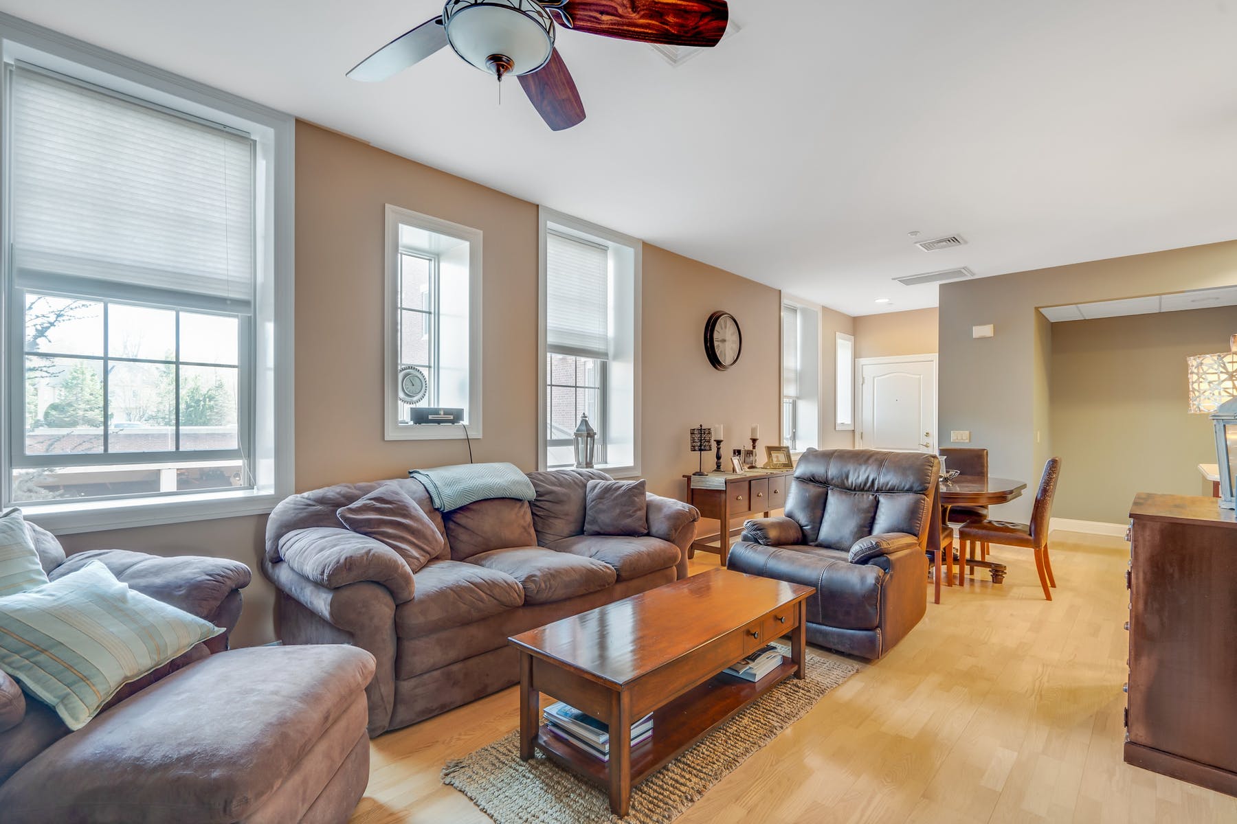 5204 Rio Vista Dr
