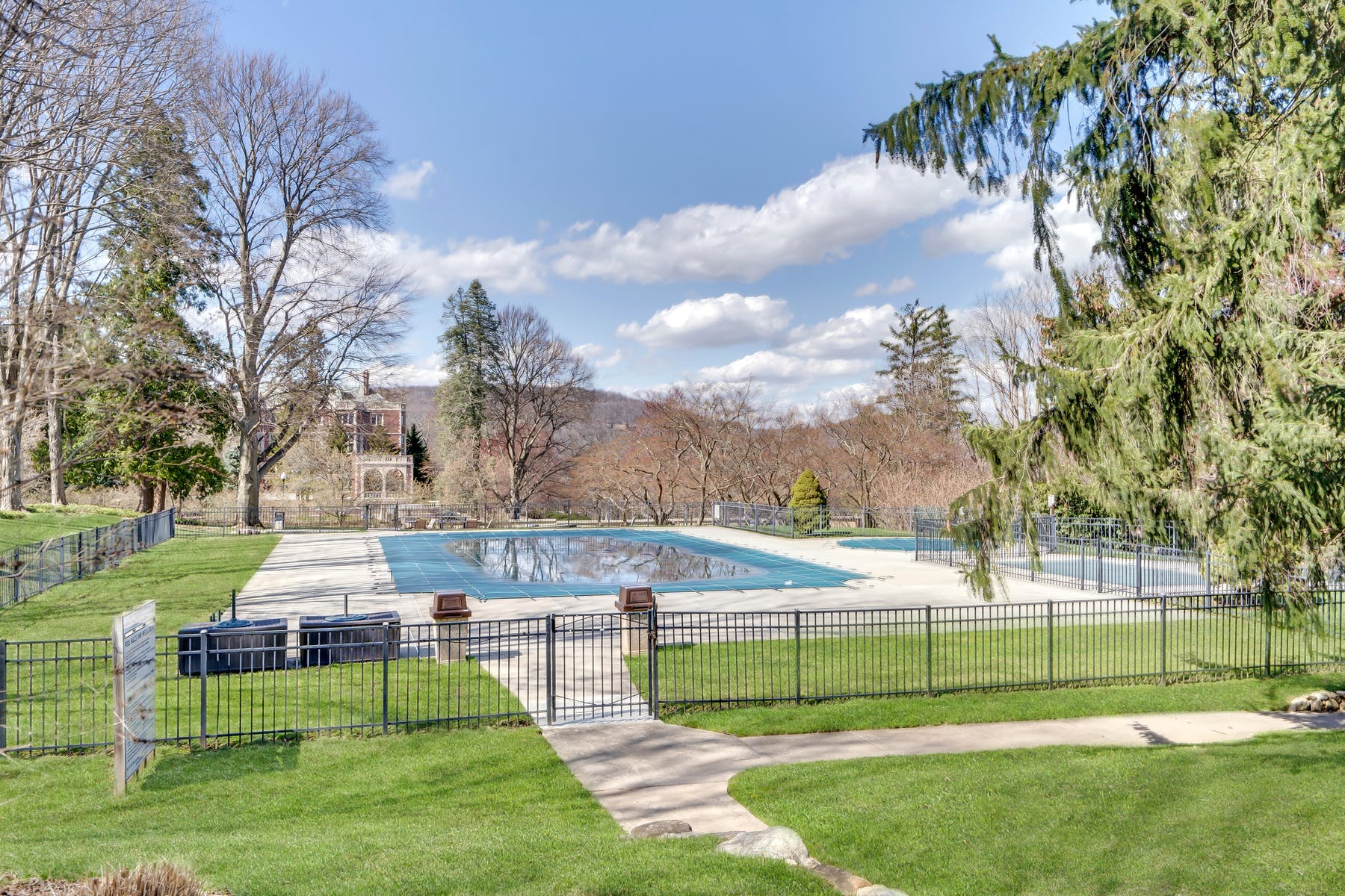 5204 Rio Vista Dr