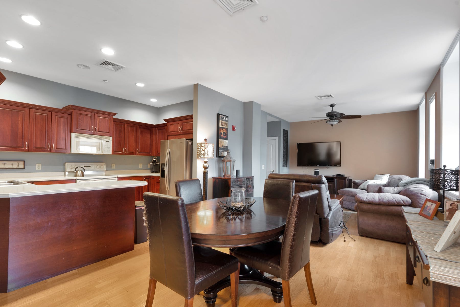 5204 Rio Vista Dr