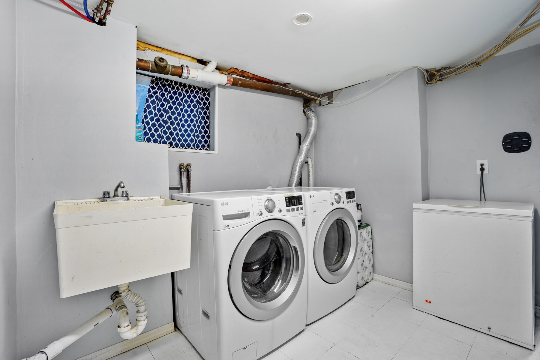 15 Hillside Avenue