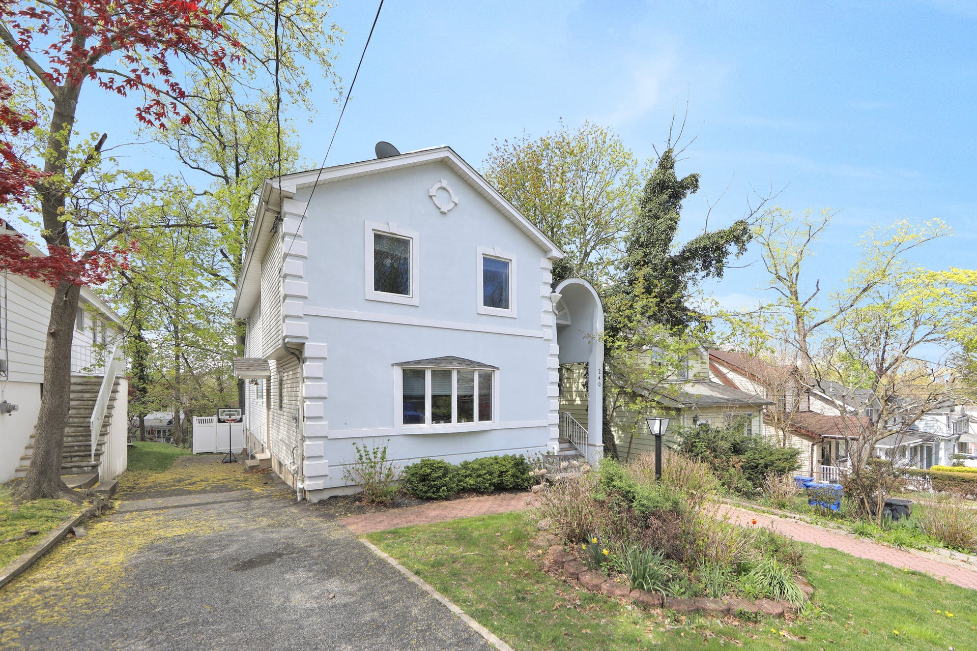 240 Van Nostrand Ave