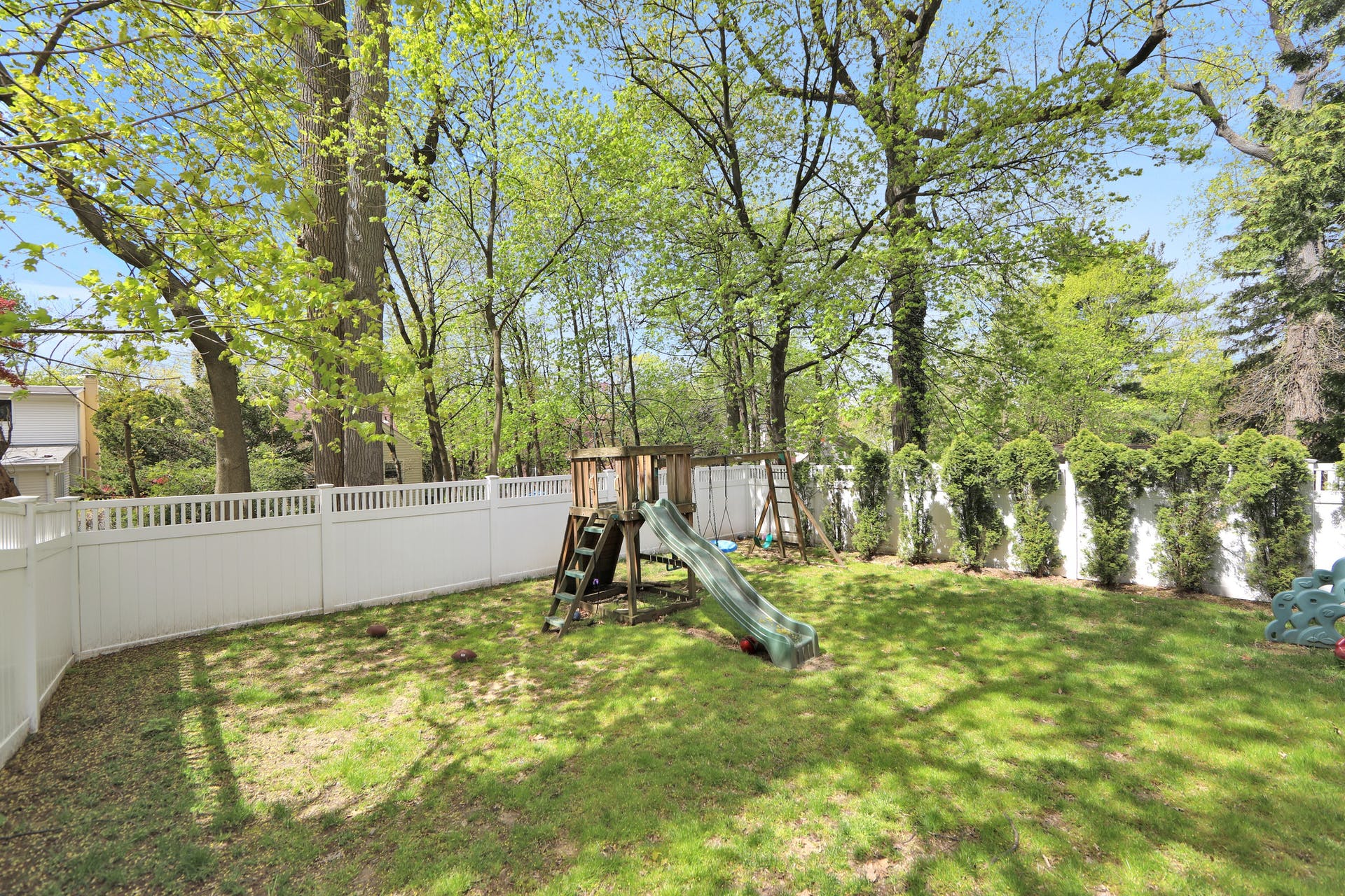 240 Van Nostrand Ave