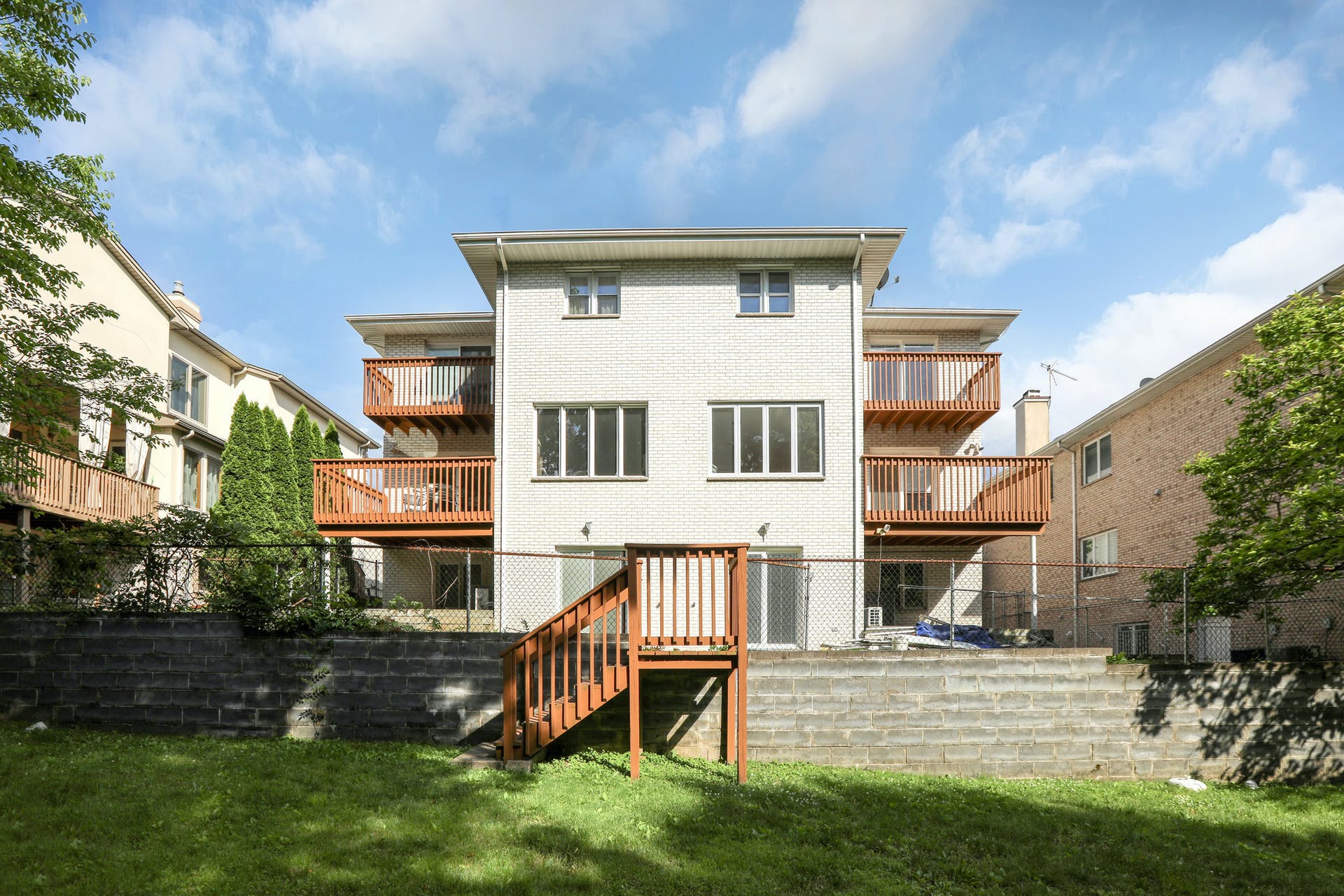 2461A Rossett St. 