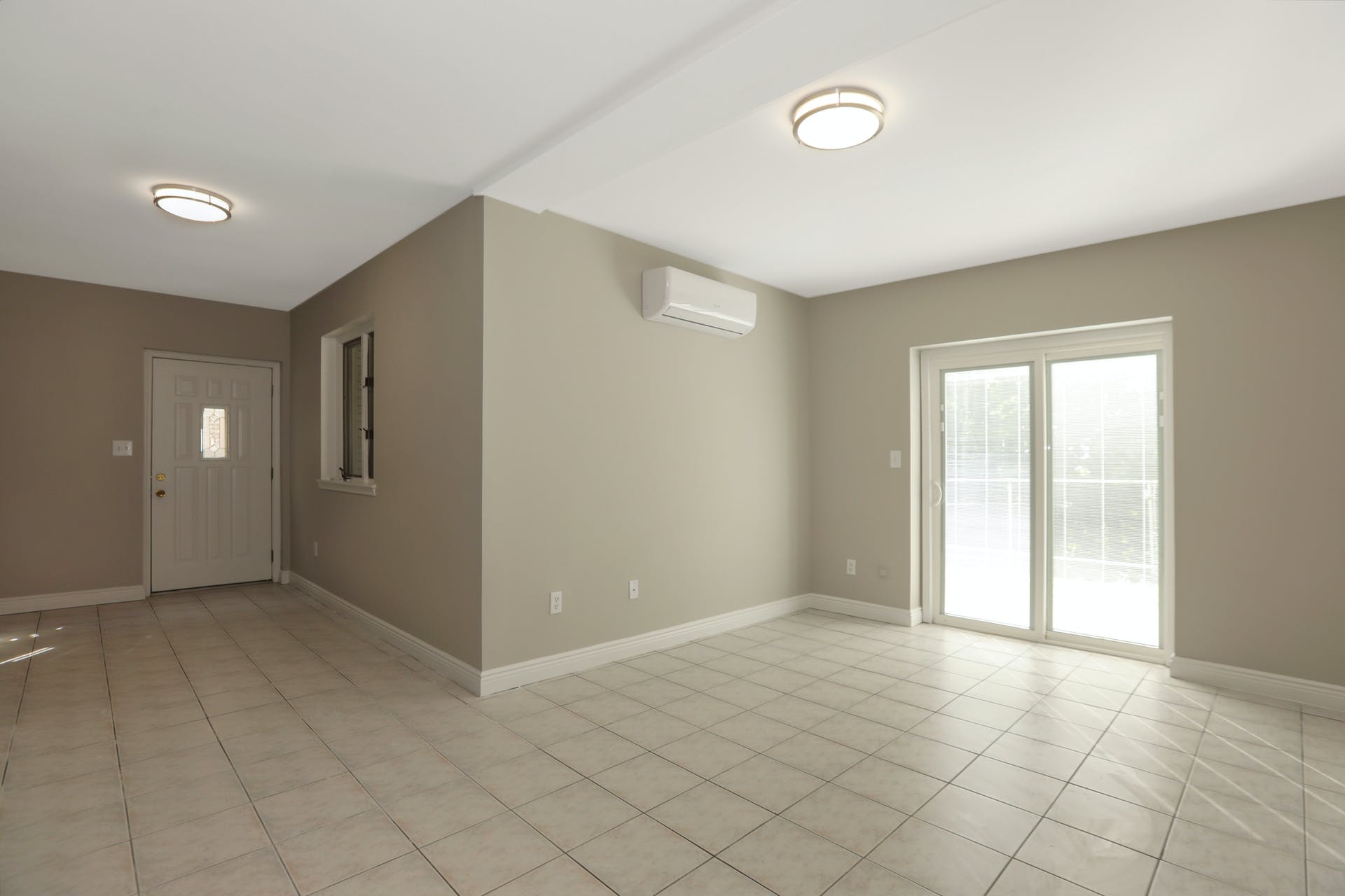 2461A Rossett St. 