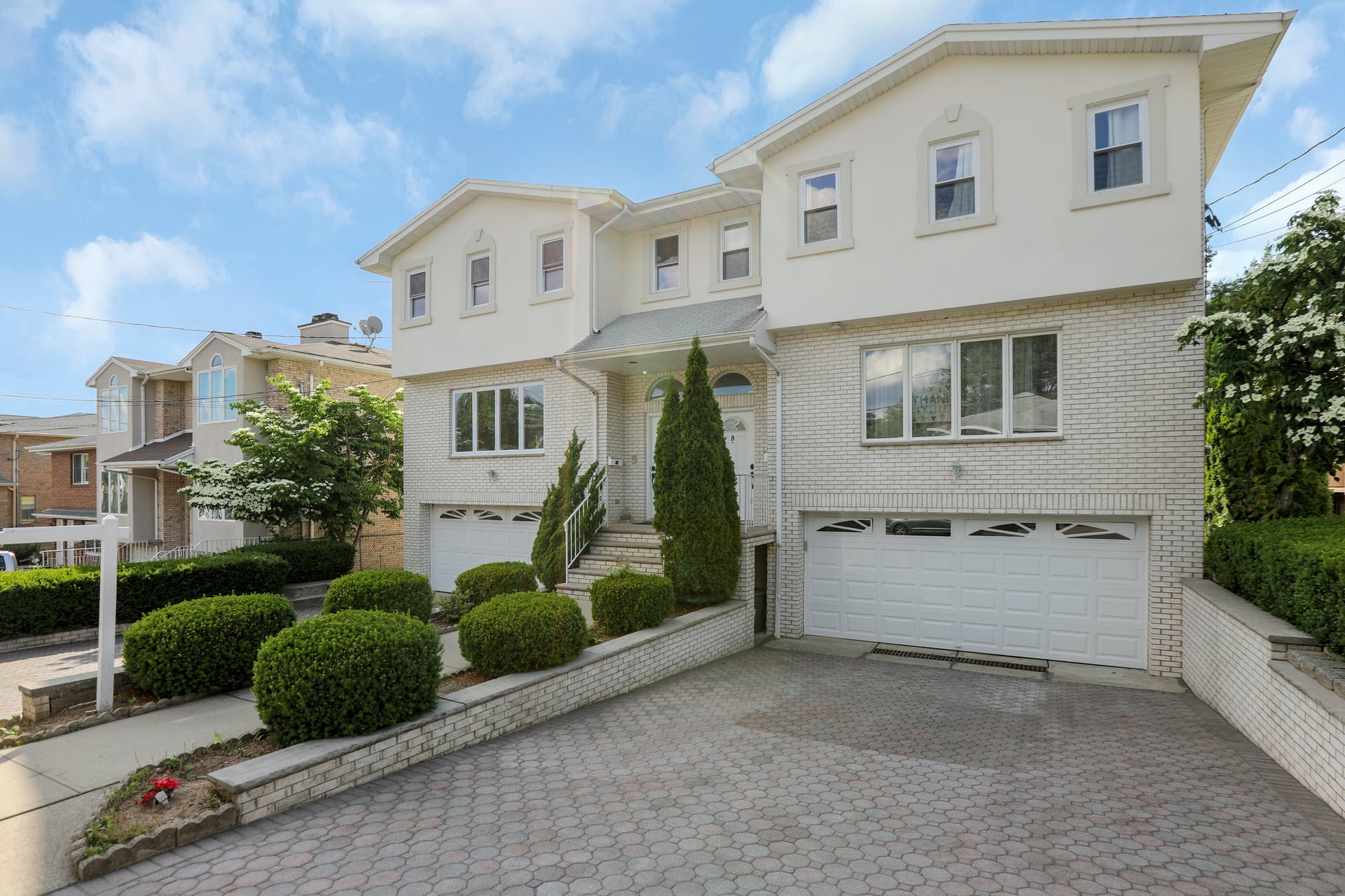 2461A Rossett St. 