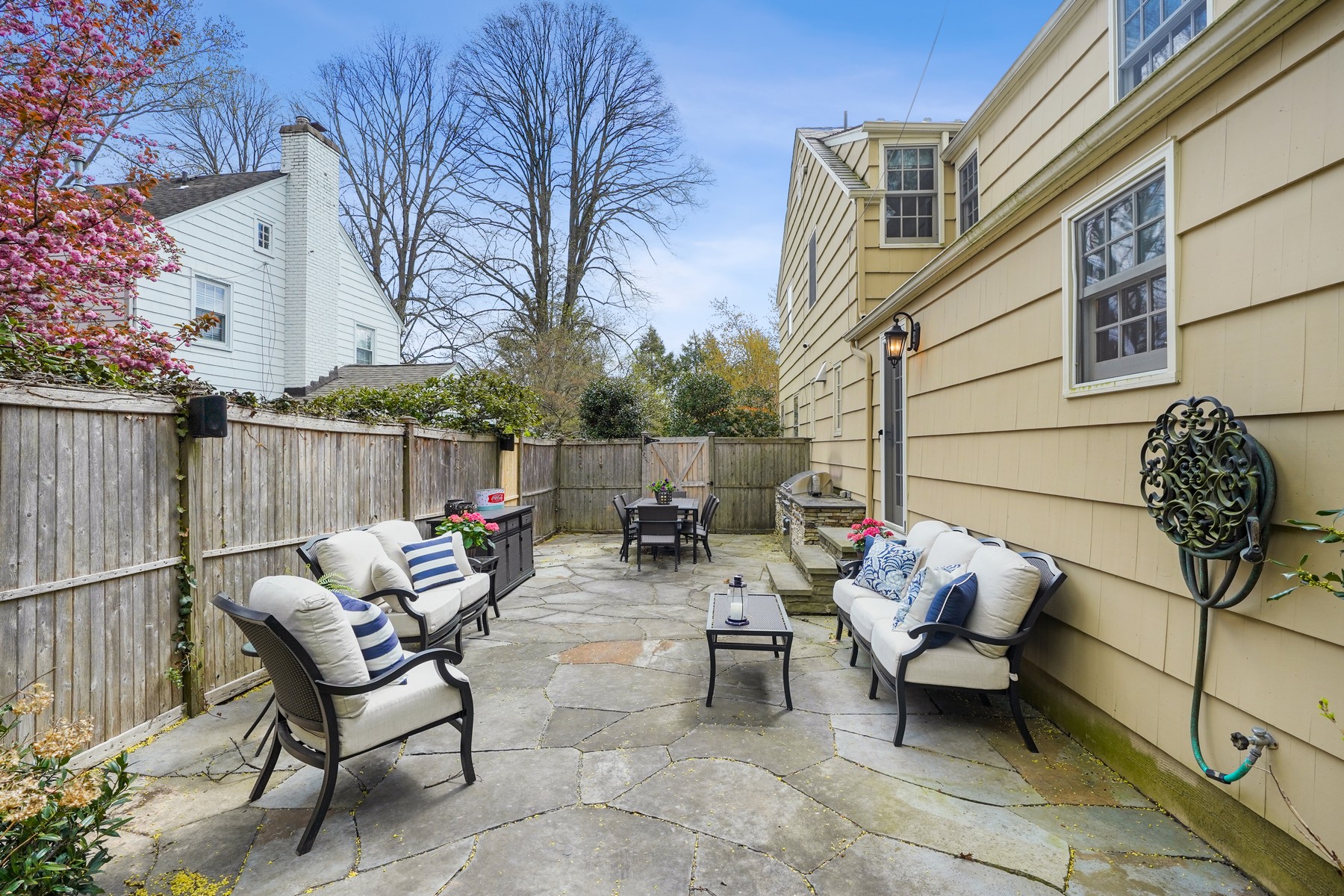 16 Greenview Way