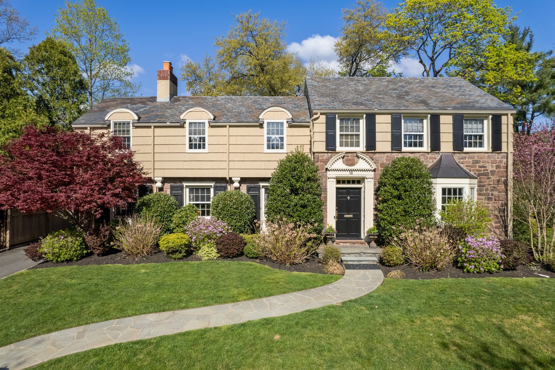 16 Greenview Way
